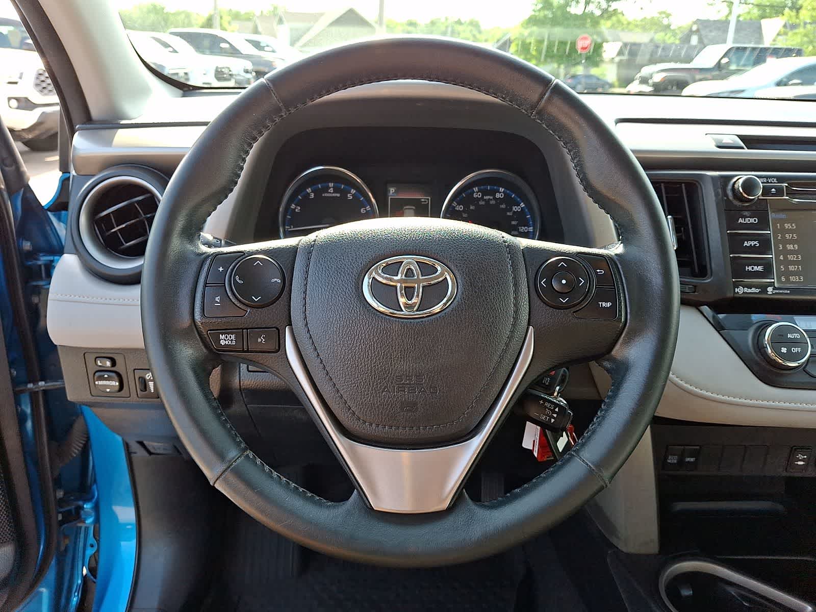 Thumbnail: 2016 Toyota RAV4 - 22
