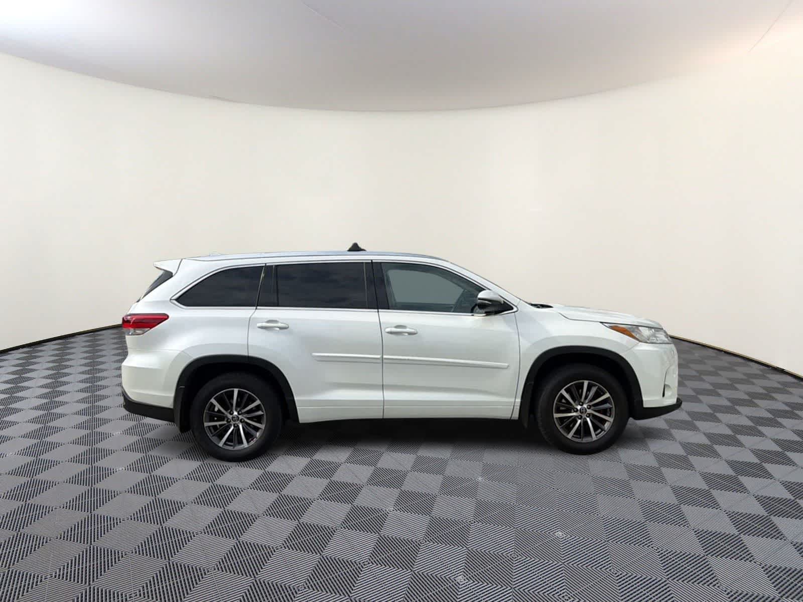 Thumbnail: 2018 Toyota Highlander - 6