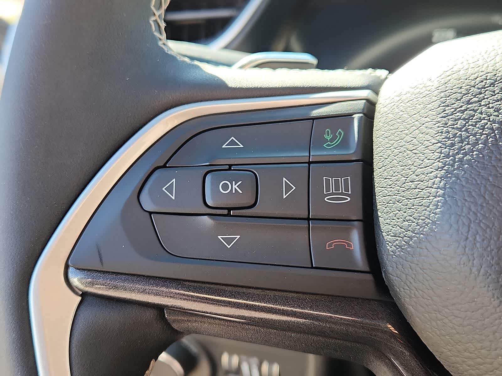 Thumbnail: 2023 Jeep Grand Cherokee - 18