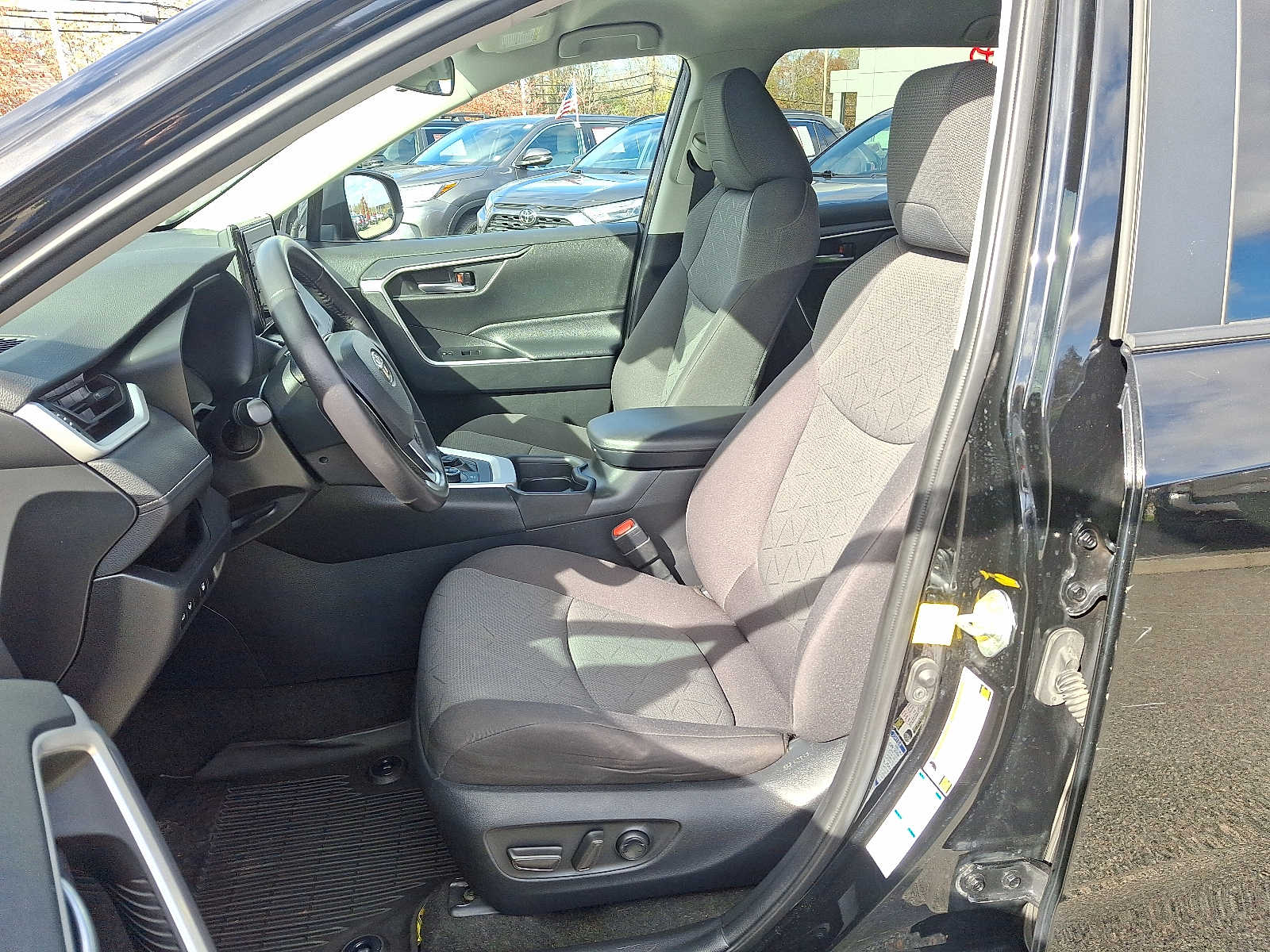 Thumbnail: 2021 Toyota RAV4 - 16