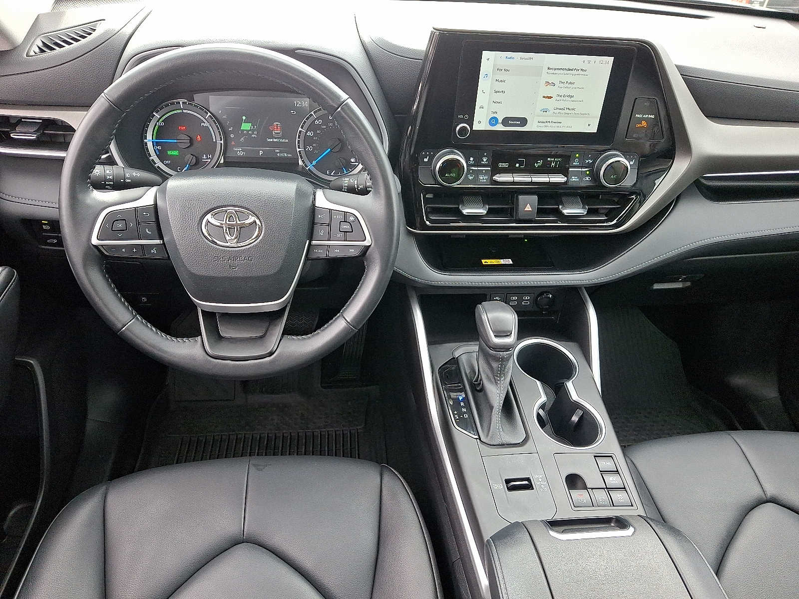 Thumbnail: 2023 Toyota Highlander - 16