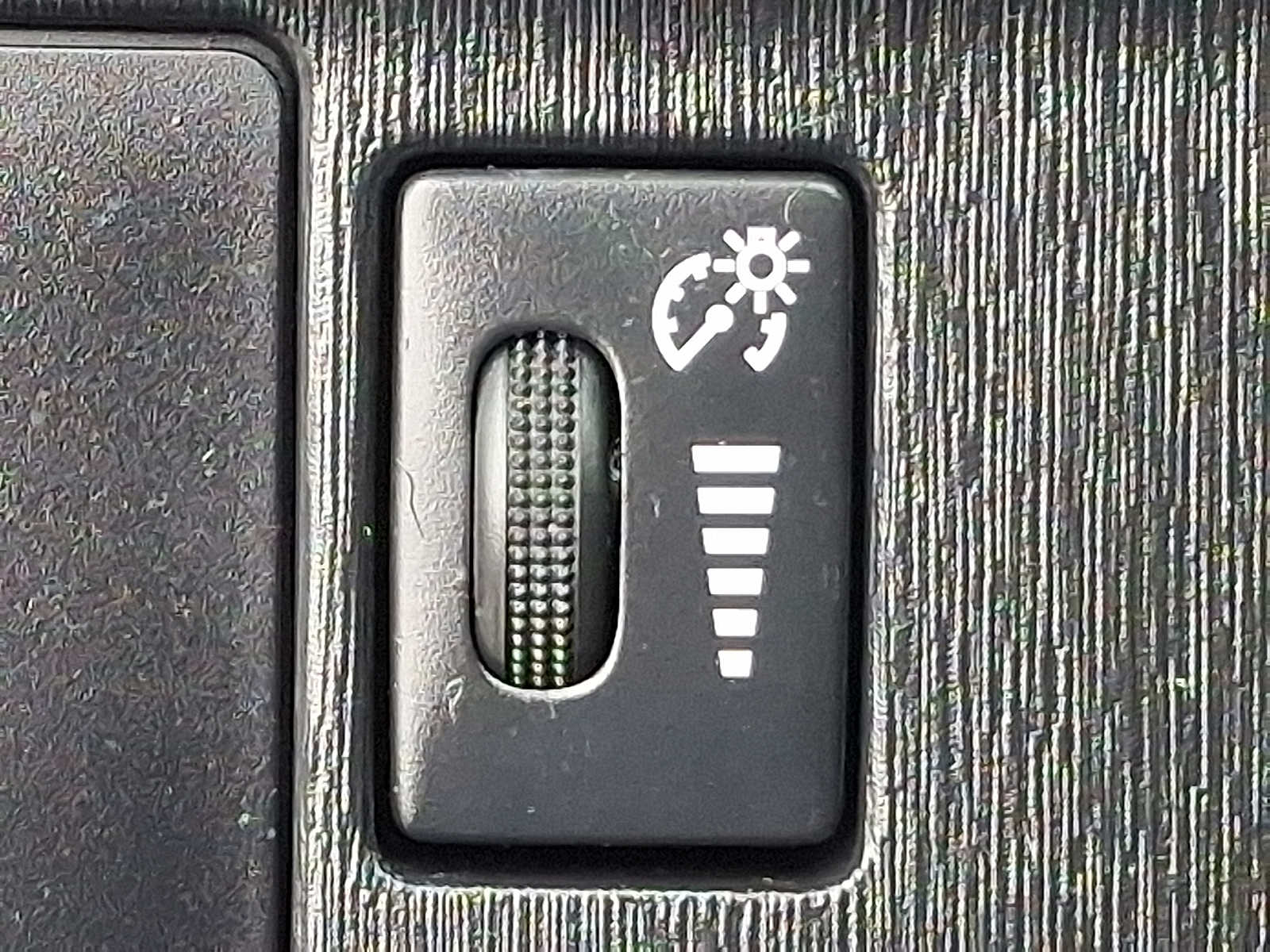 Thumbnail: 2014 Toyota Yaris - 24