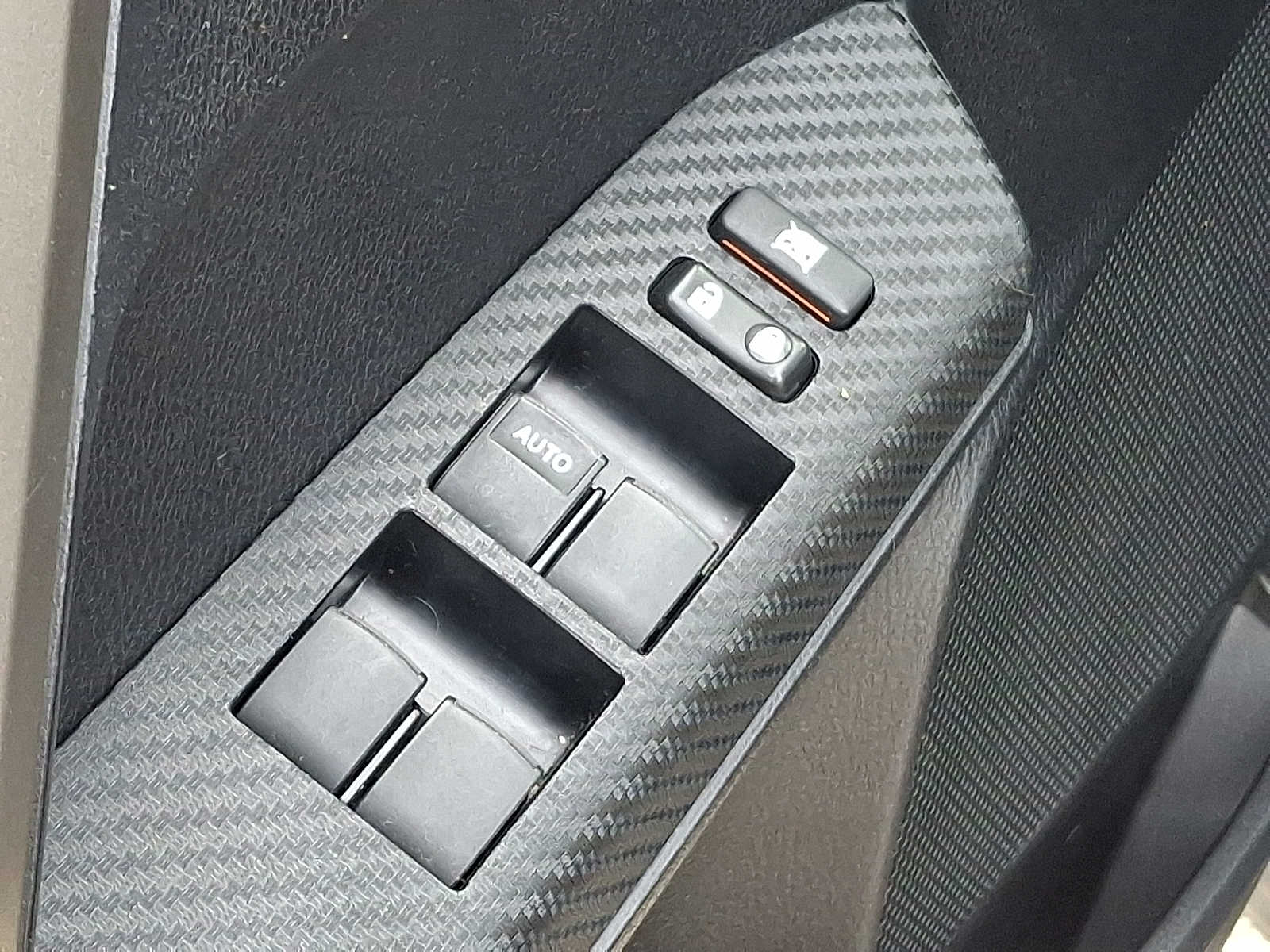 Thumbnail: 2015 Toyota RAV4 - 27