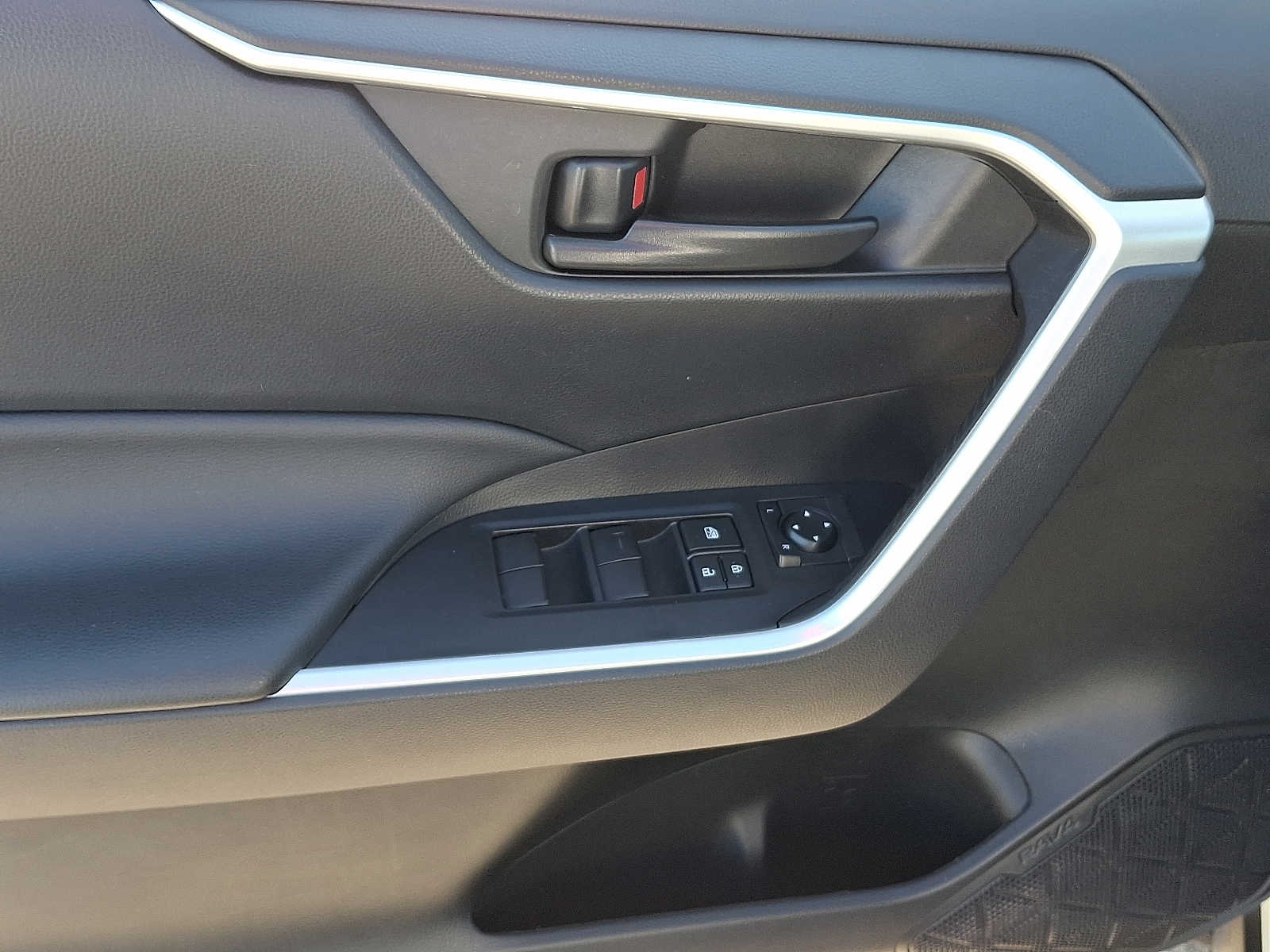 Thumbnail: 2022 Toyota RAV4 - 15