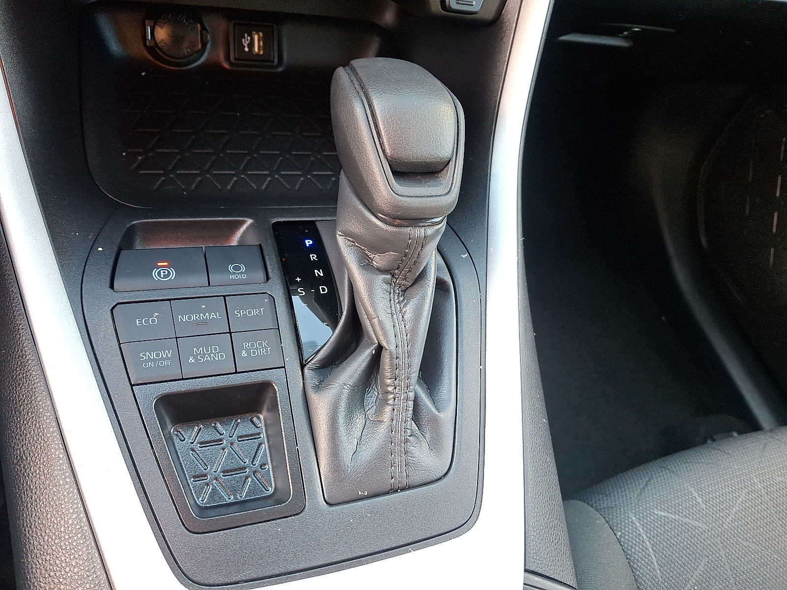 Thumbnail: 2025 Toyota RAV4 - 17