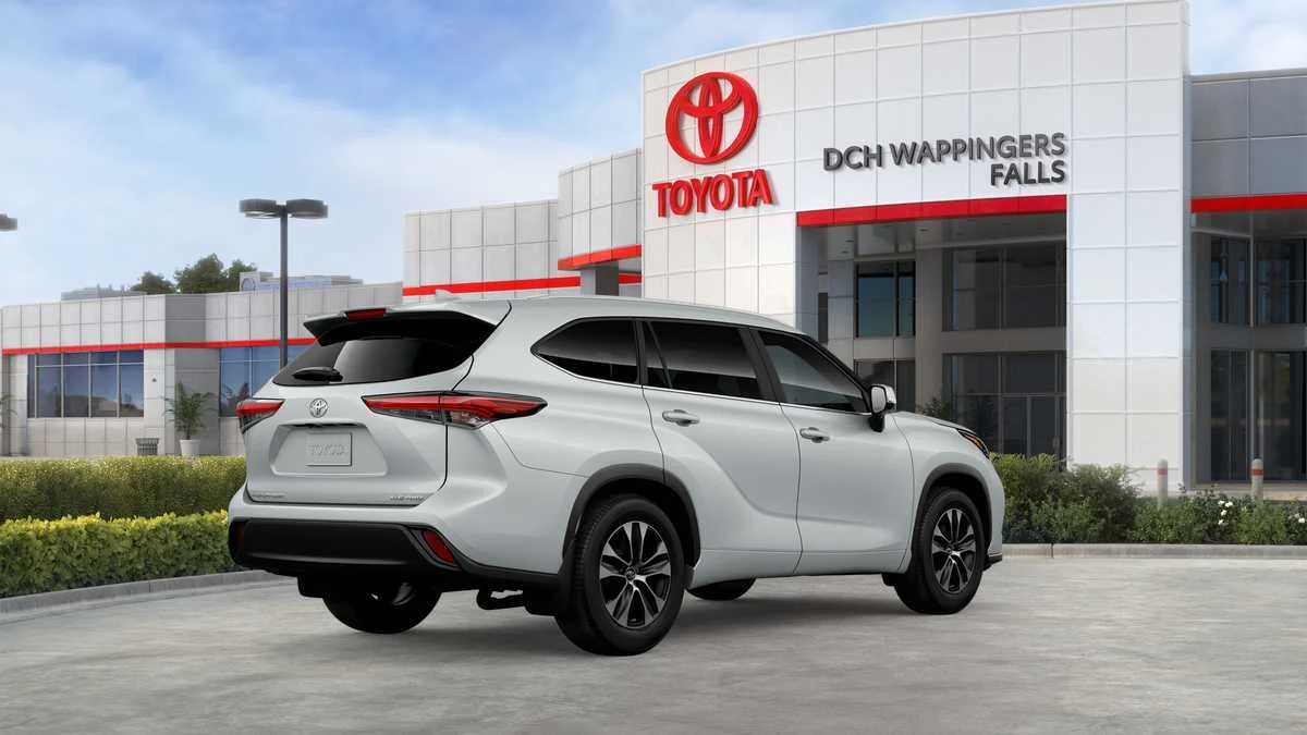 Thumbnail: 2026 Toyota Highlander - 12