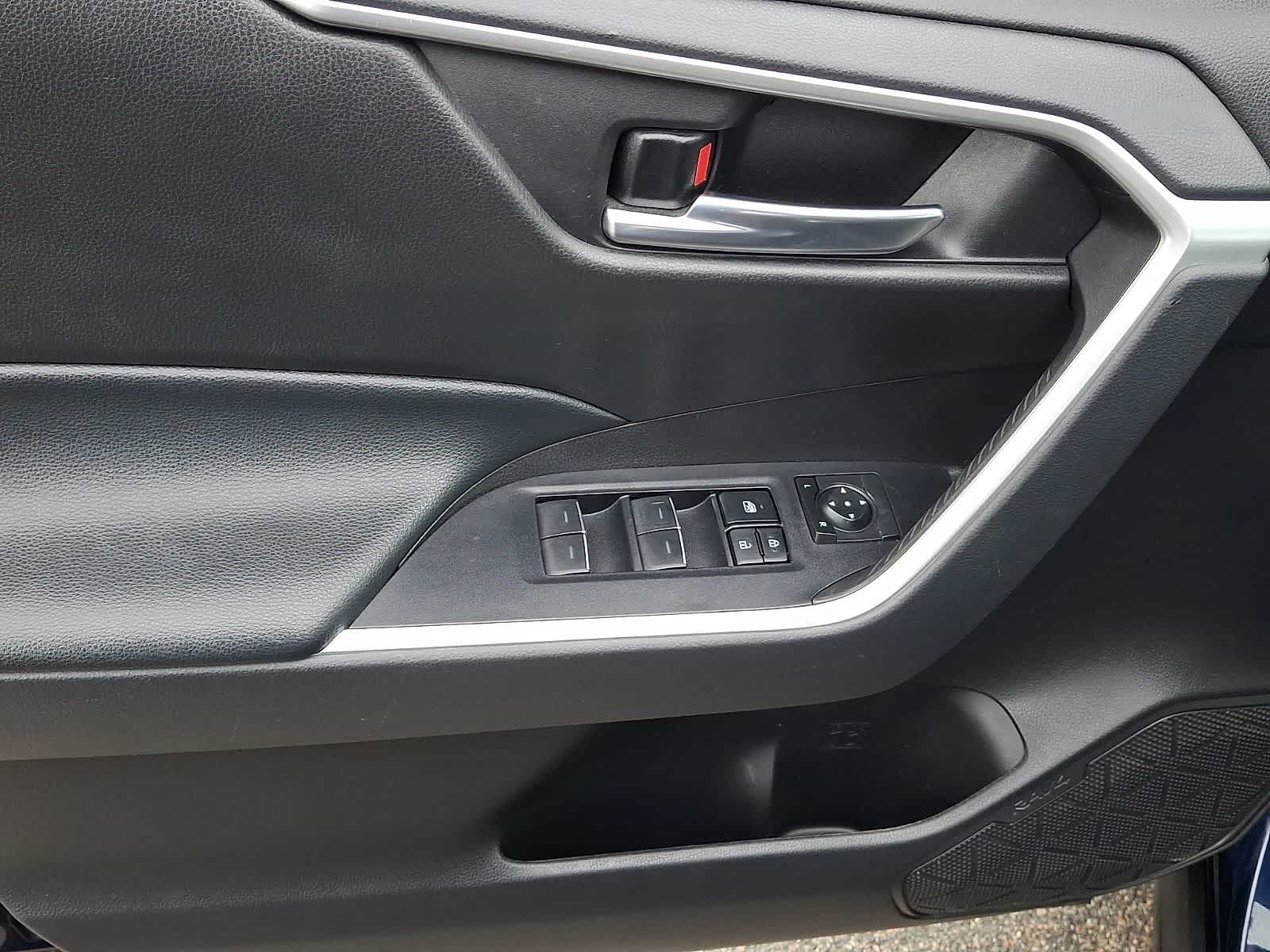 Thumbnail: 2022 Toyota RAV4 - 15