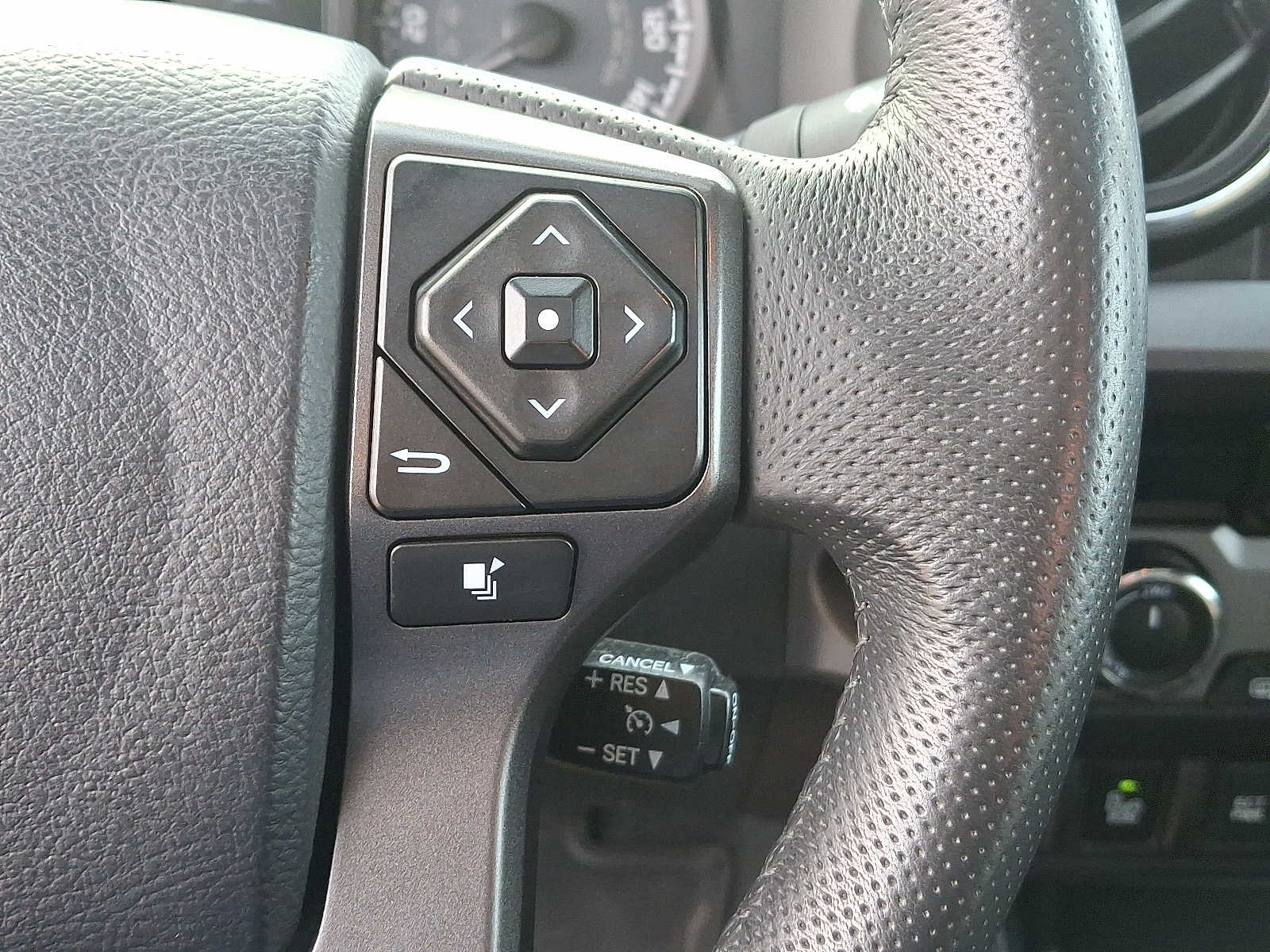 Thumbnail: 2017 Toyota Tacoma - 25