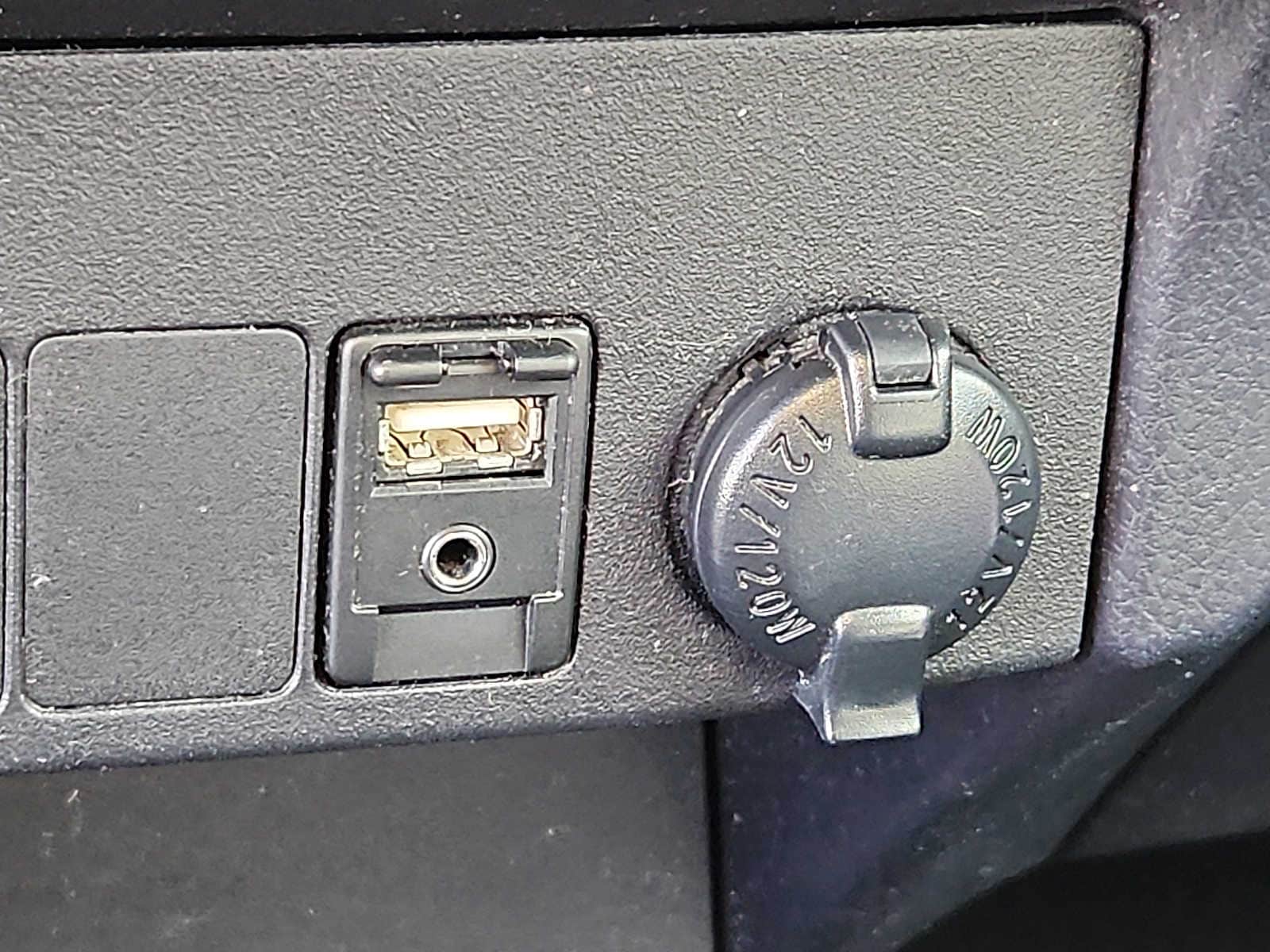 Thumbnail: 2017 Toyota RAV4 - 28