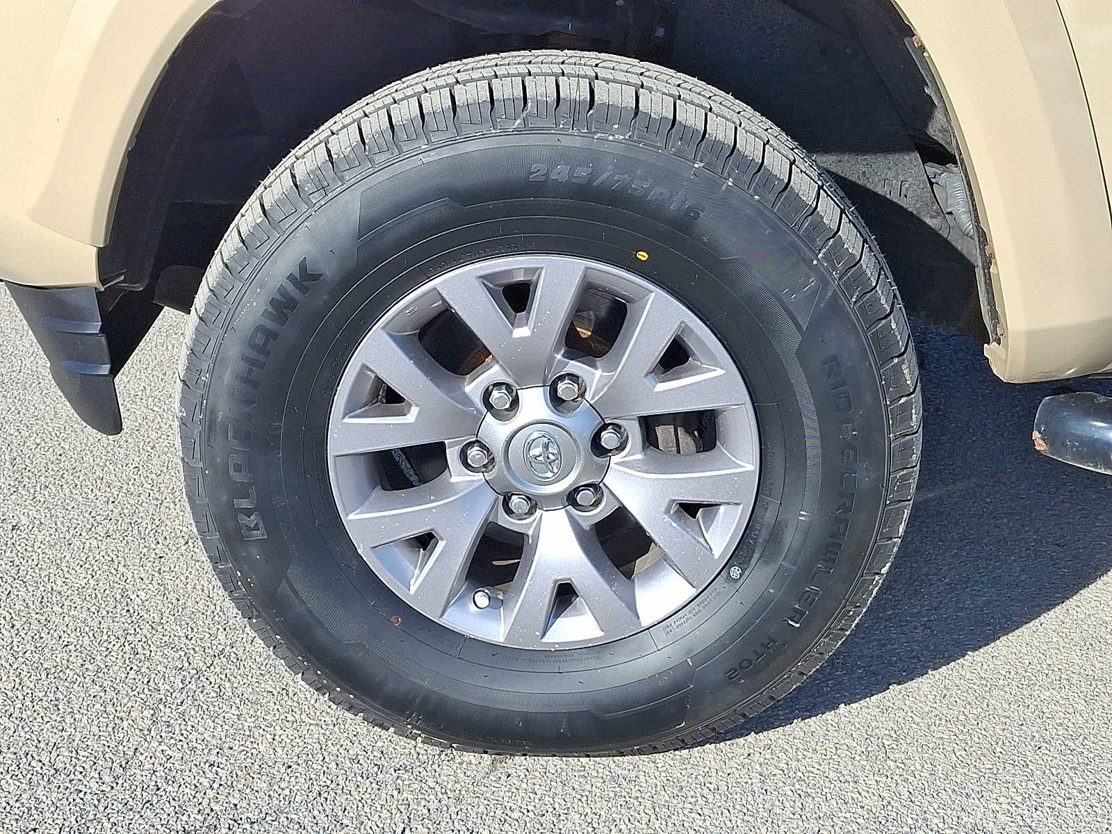 Thumbnail: 2017 Toyota Tacoma - 10