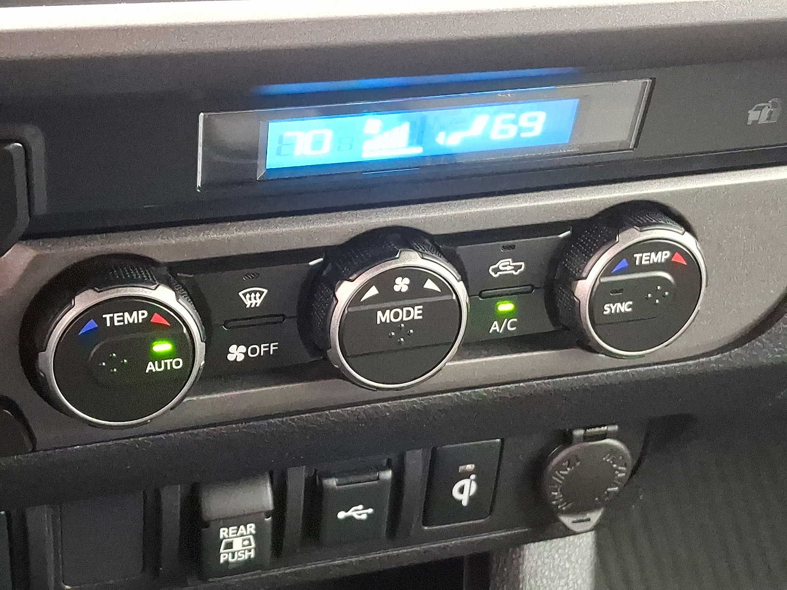 Thumbnail: 2022 Toyota Tacoma - 18