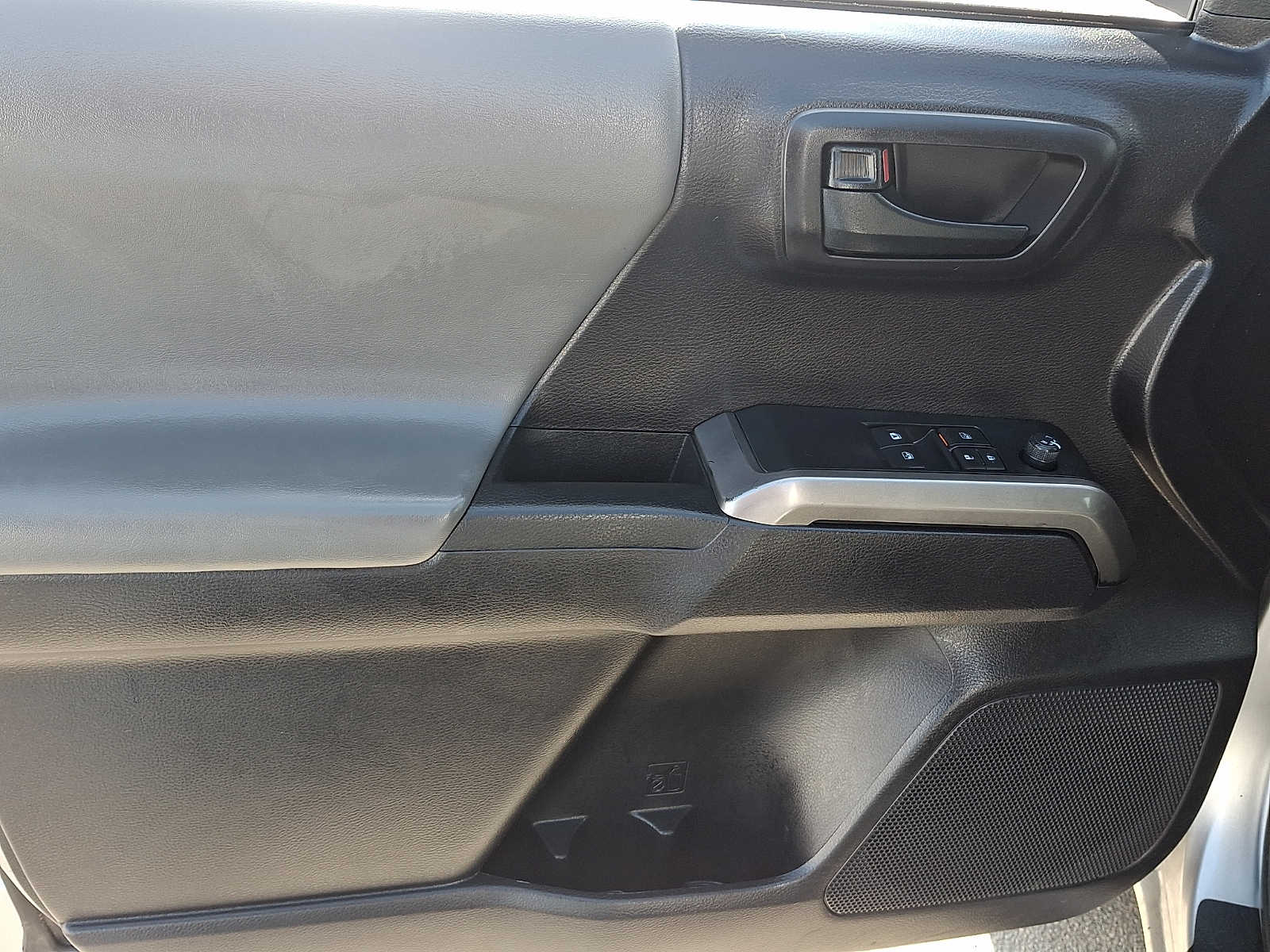 Thumbnail: 2020 Toyota Tacoma - 15