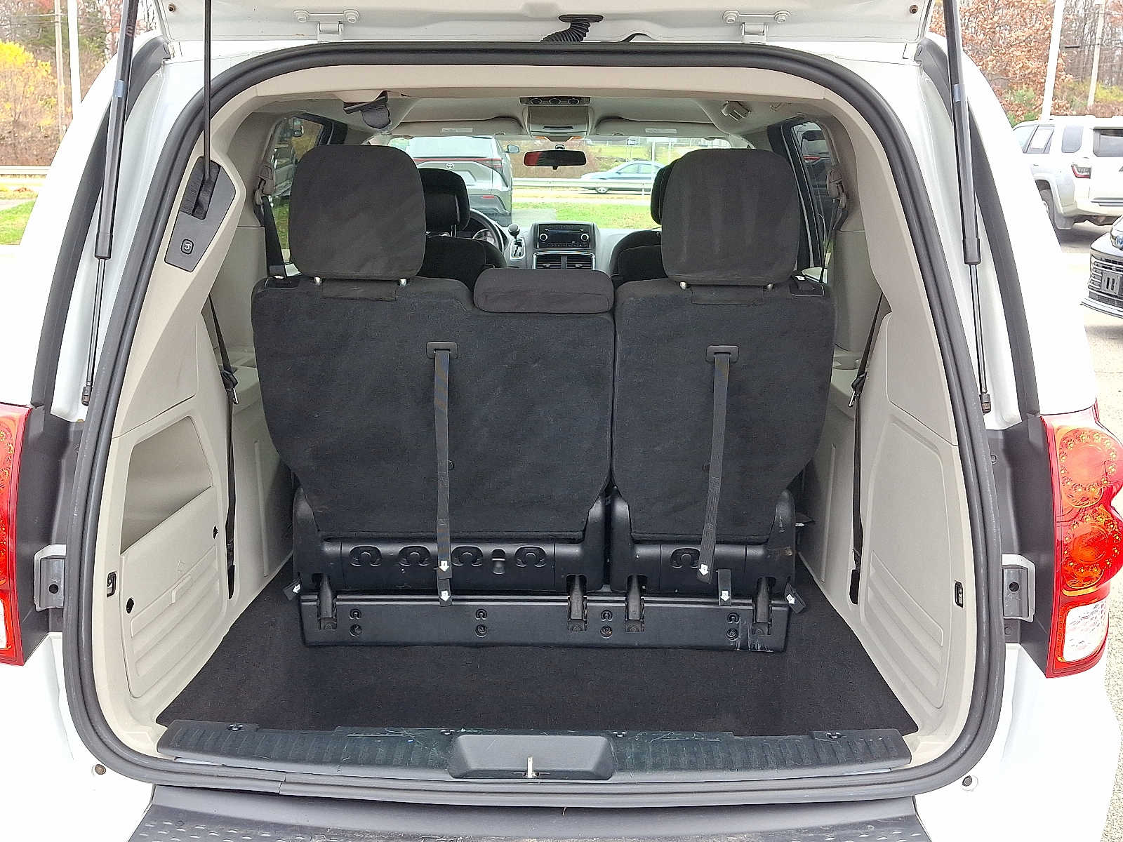 Thumbnail: 2015 Dodge Grand Caravan - 28