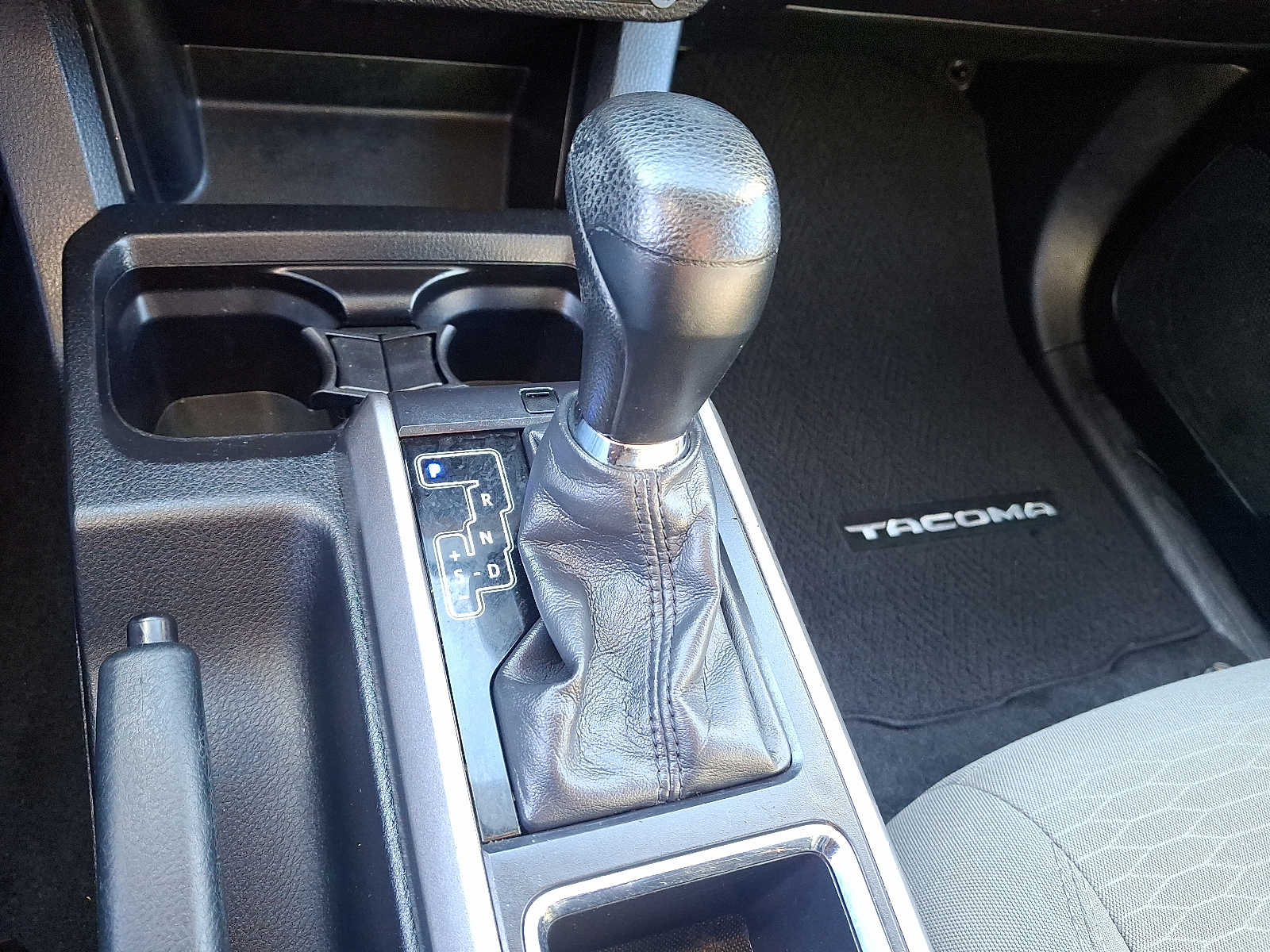 Thumbnail: 2017 Toyota Tacoma - 17