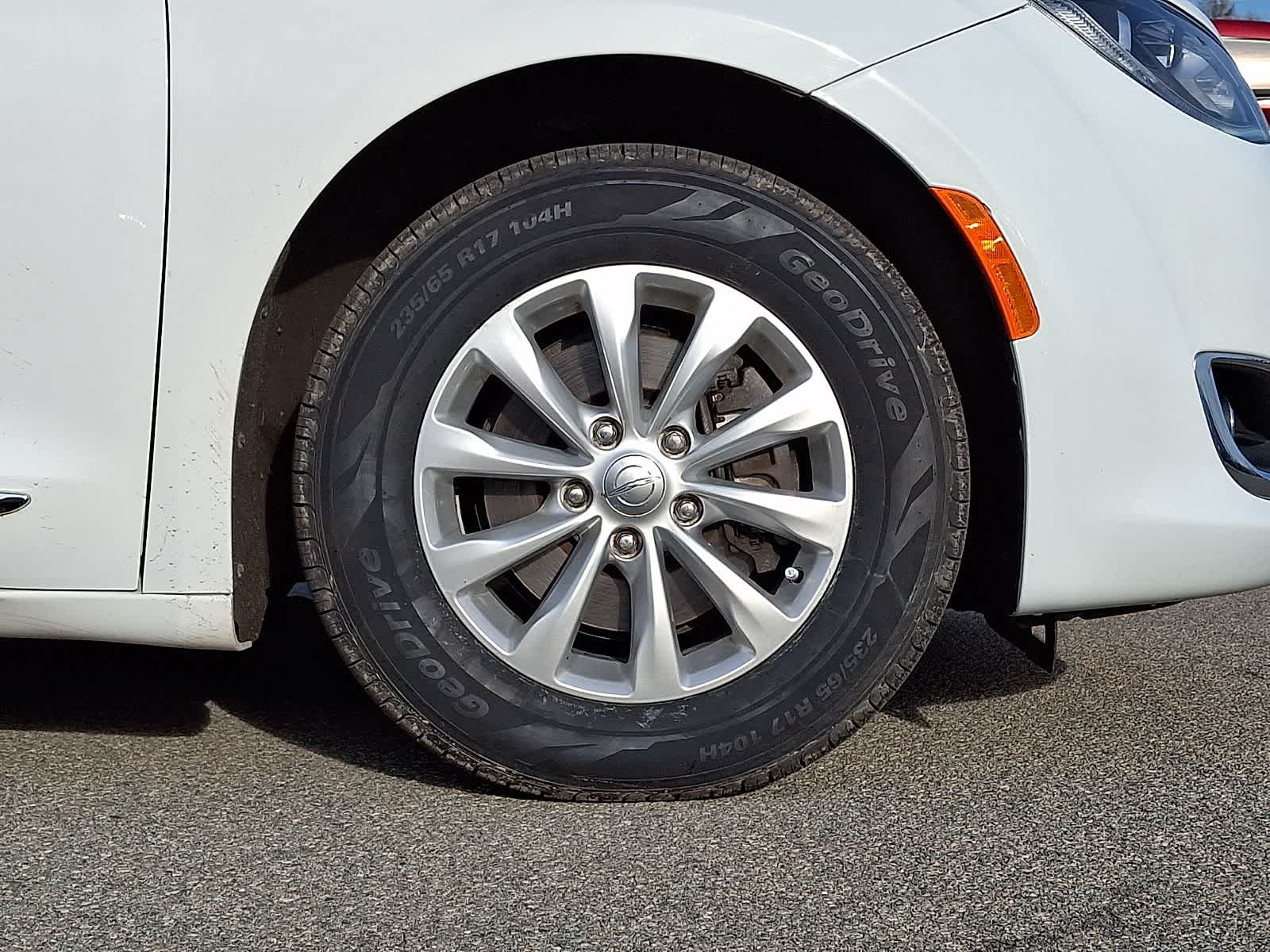 Thumbnail: 2019 Chrysler Pacifica - 9