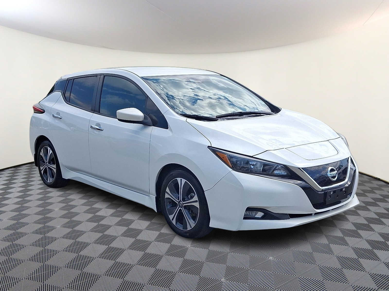 Thumbnail: 2022 Nissan Leaf - 4