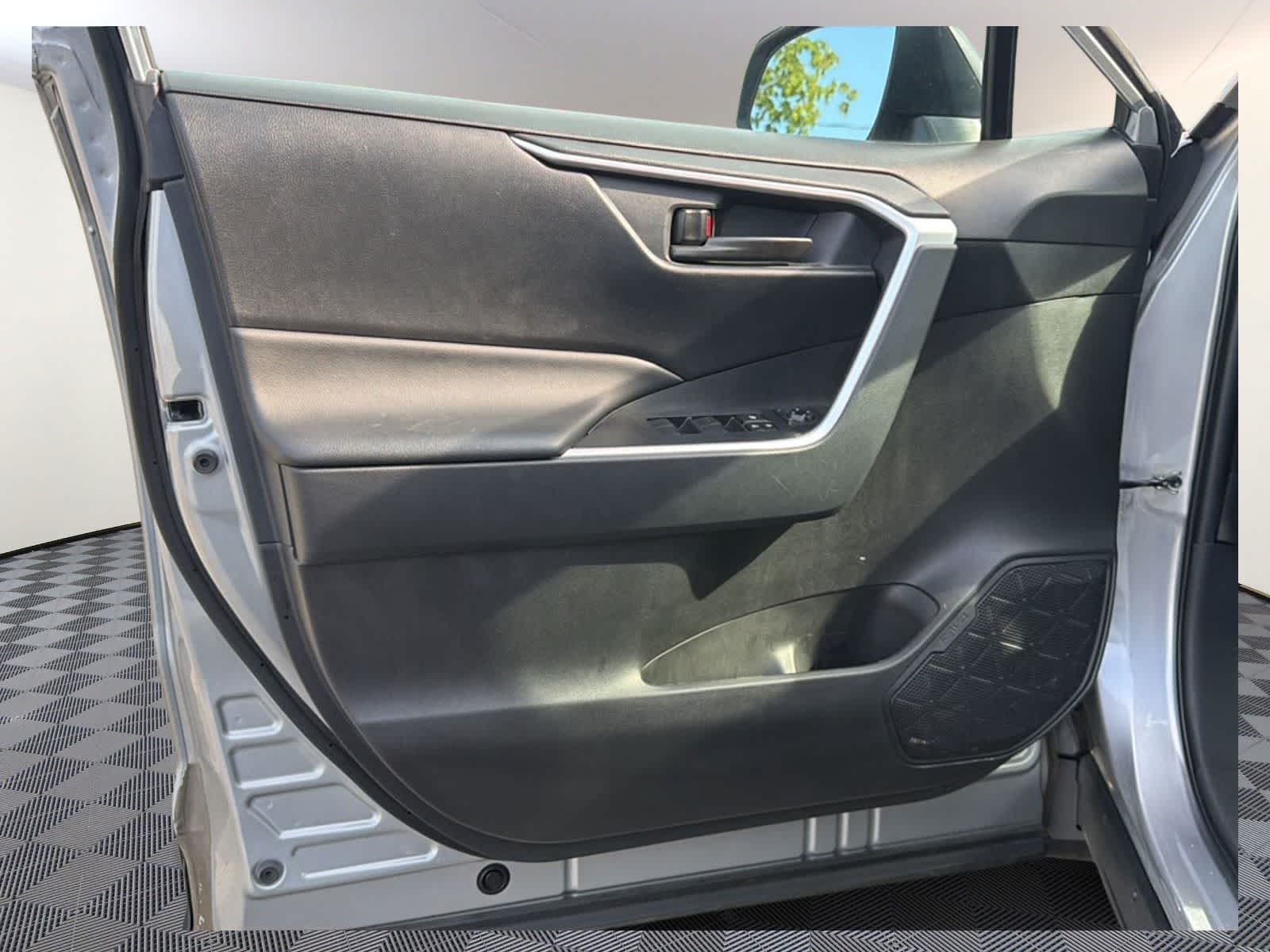 Thumbnail: 2023 Toyota RAV4 - 10