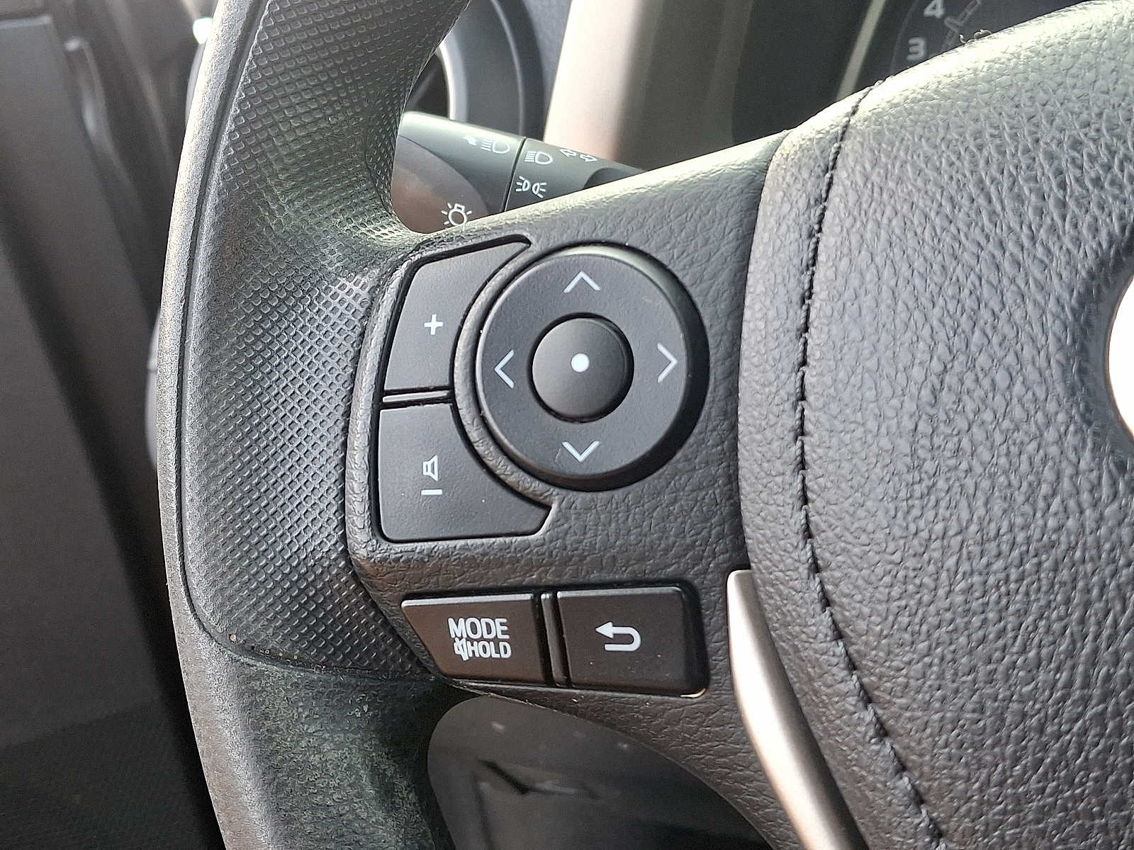 Thumbnail: 2015 Toyota RAV4 - 22