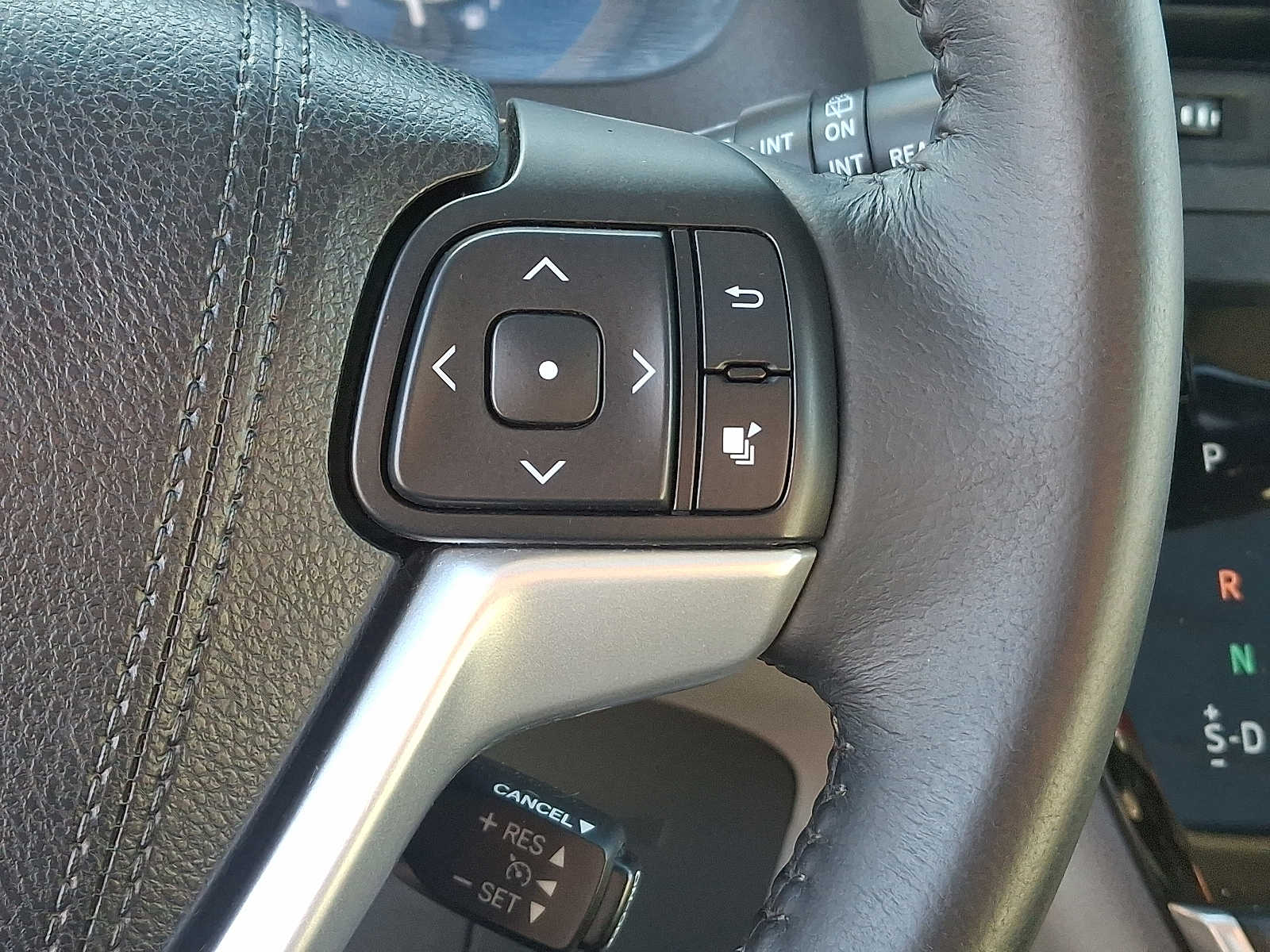 Thumbnail: 2015 Toyota Sienna - 27