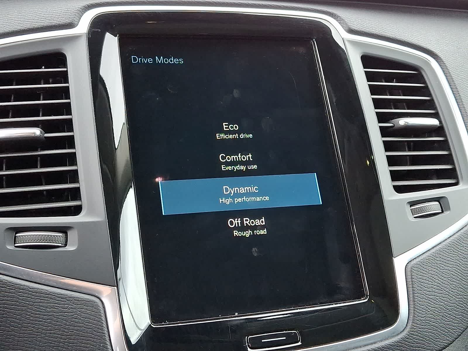 Thumbnail: 2022 Volvo XC90 - 25