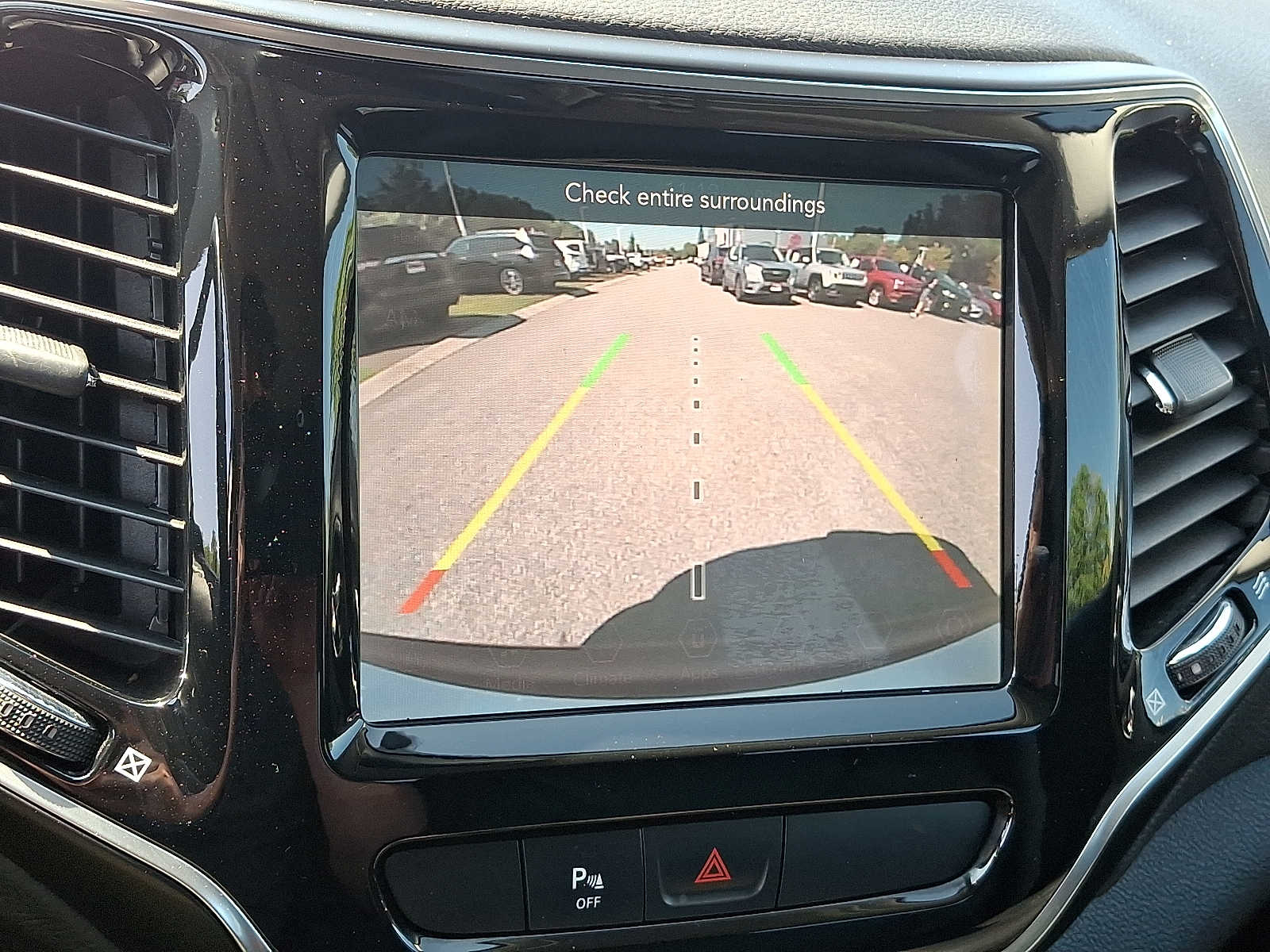 Thumbnail: 2020 Jeep Cherokee - 16