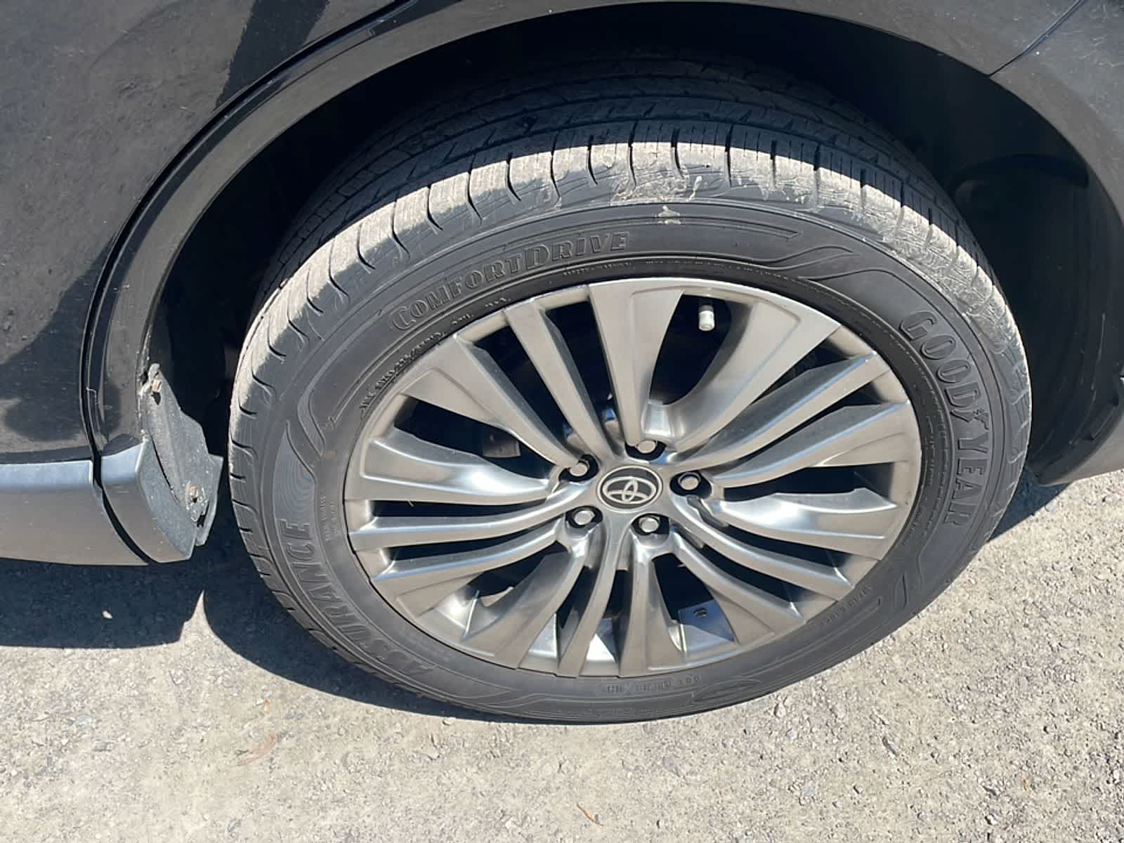 Thumbnail: 2021 Toyota Venza - 23