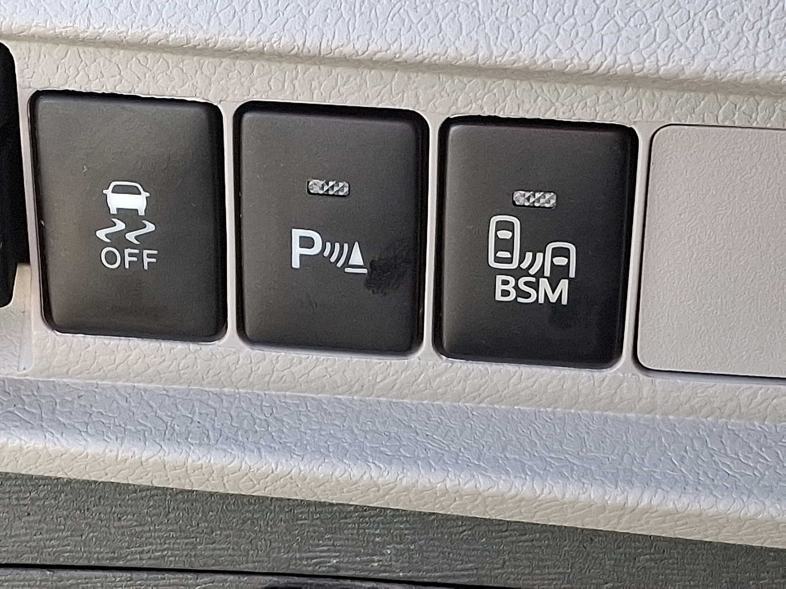 Thumbnail: 2015 Toyota Sienna - 28