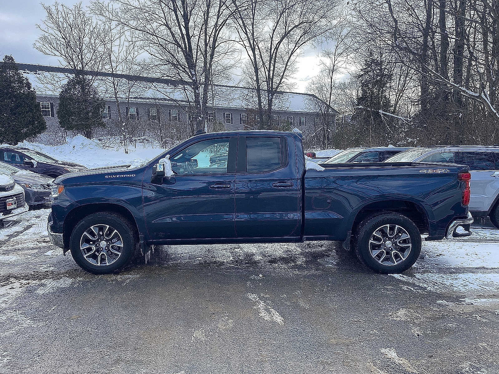 Thumbnail: 2022 Chevrolet Silverado 1500 - 16