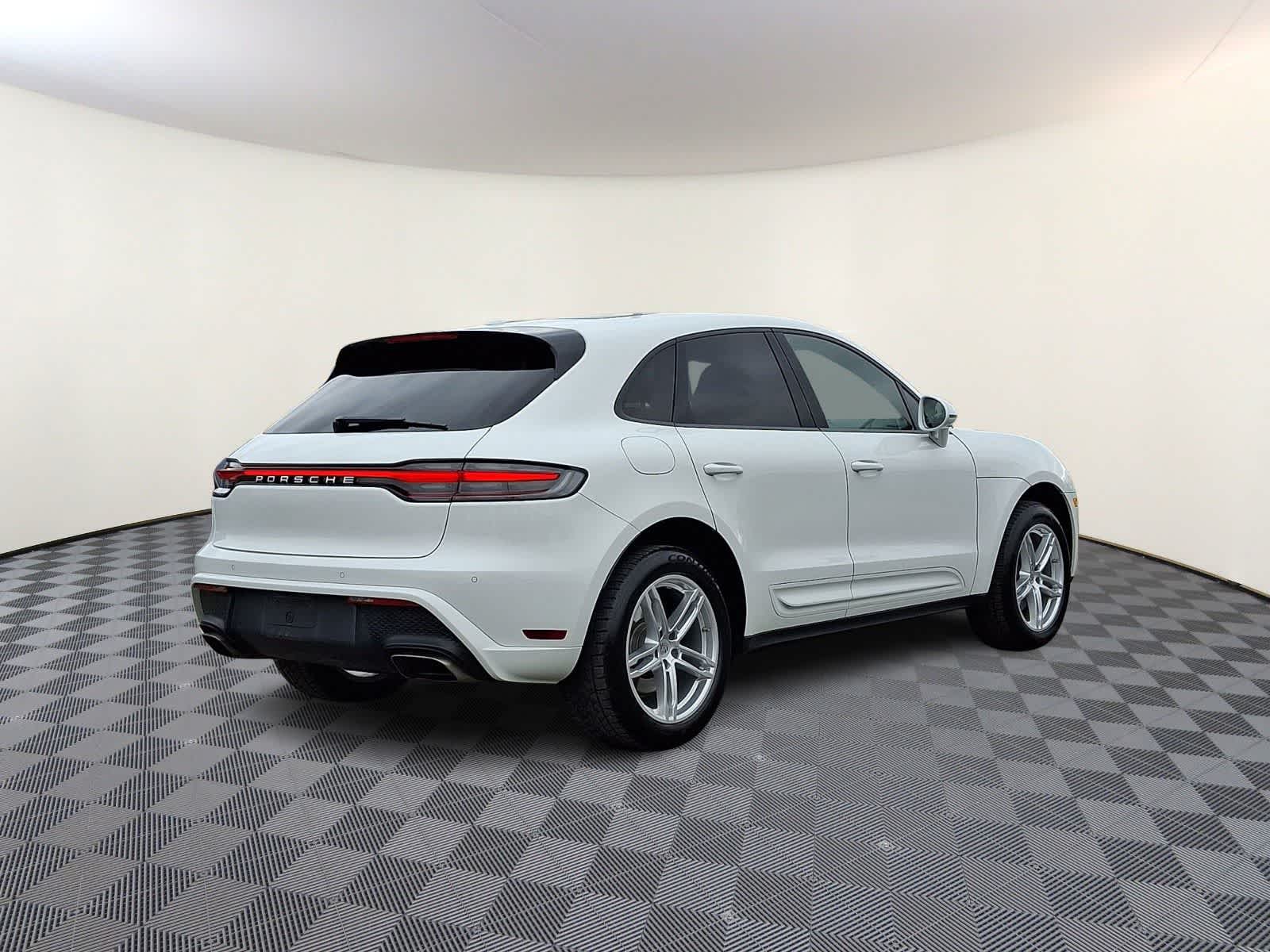 Thumbnail: 2022 Porsche Macan - 5