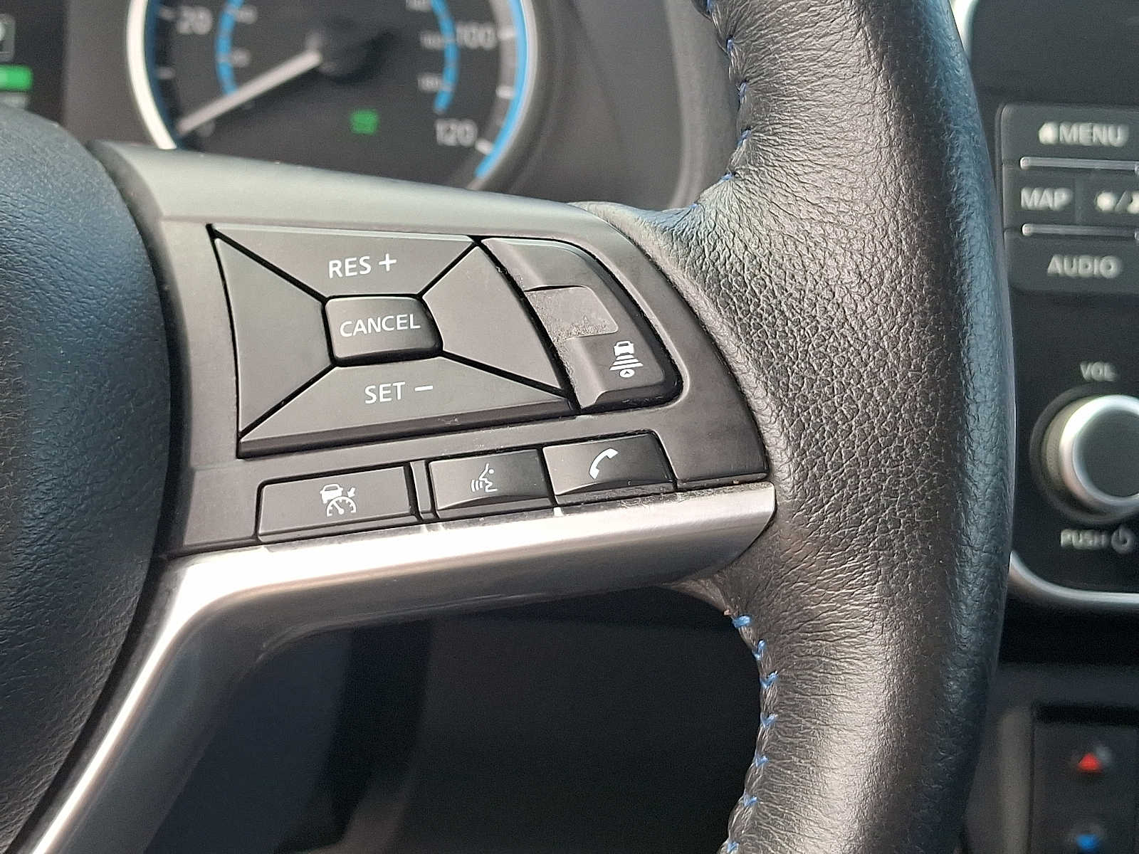 Thumbnail: 2022 Nissan Leaf - 23