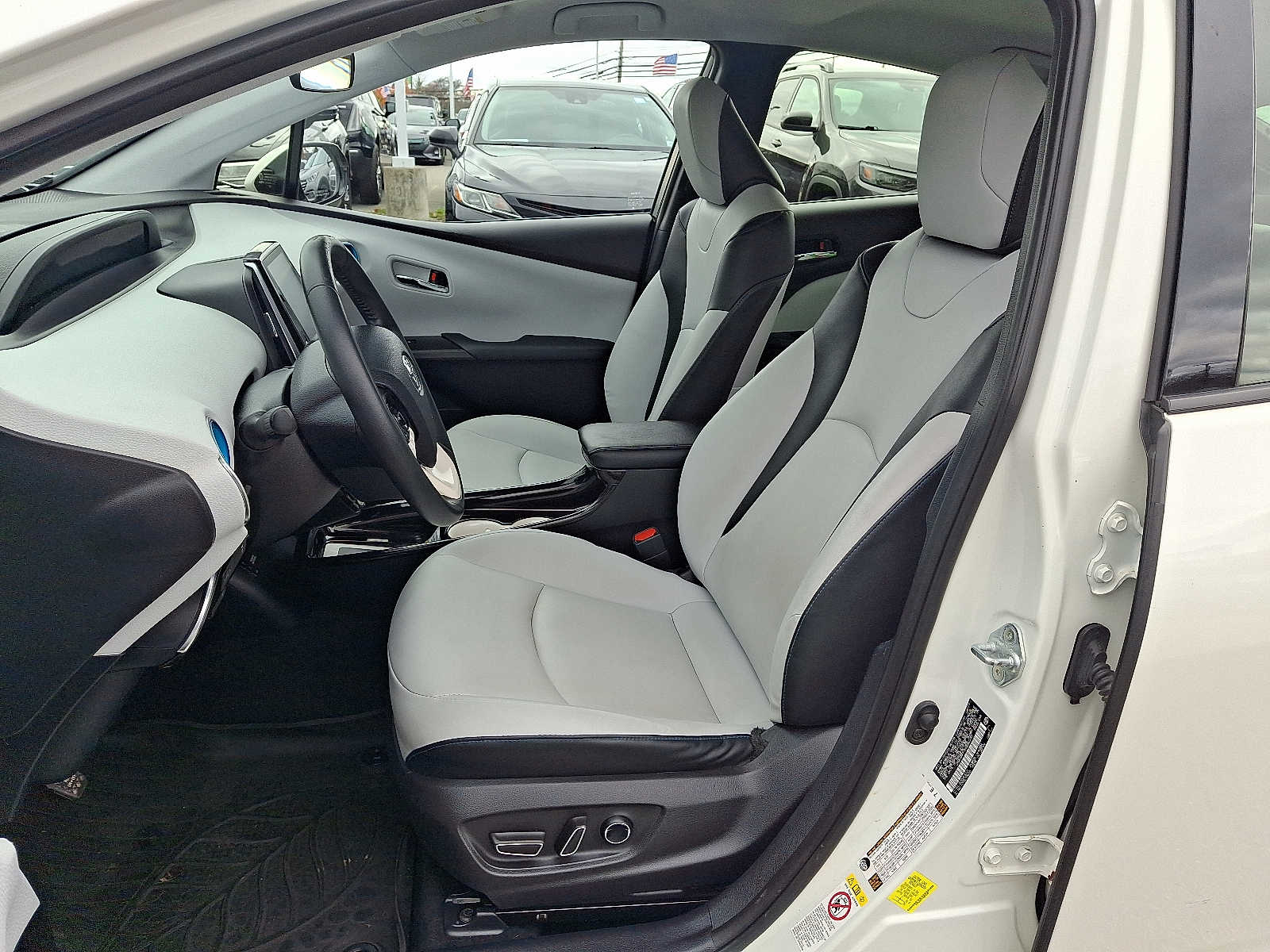 Thumbnail: 2017 Toyota Prius Prime - 15