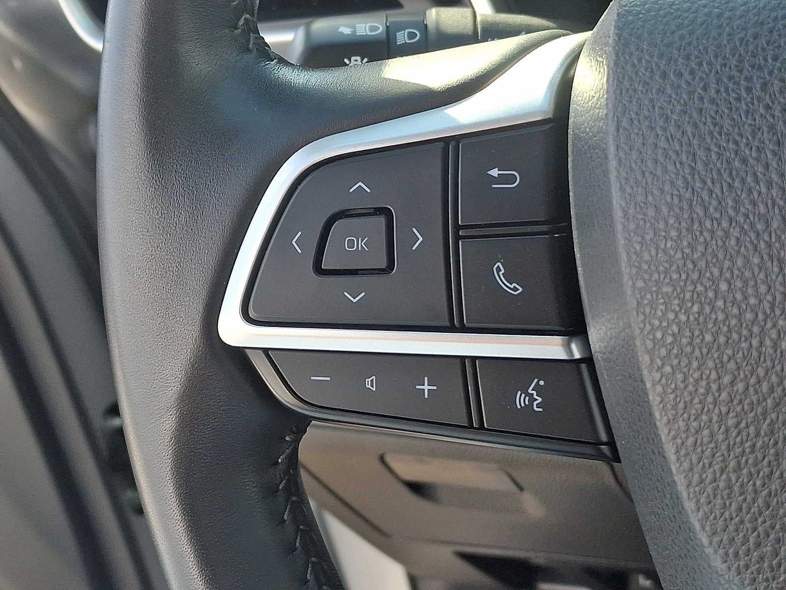 Thumbnail: 2022 Toyota Highlander - 27