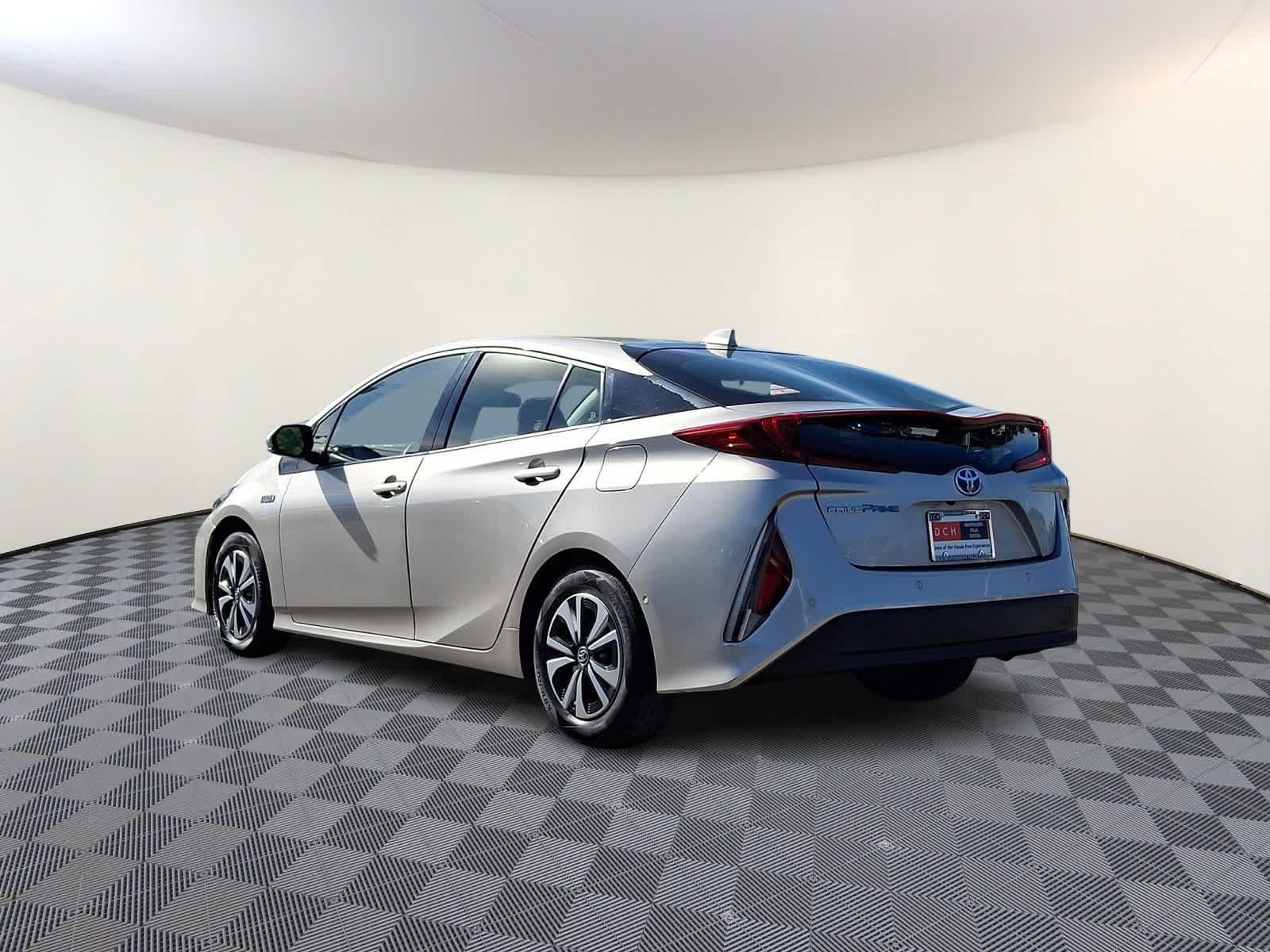 Thumbnail: 2017 Toyota Prius Prime - 9
