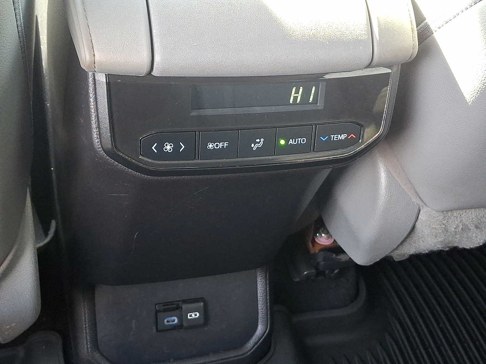 Thumbnail: 2022 Toyota Highlander - 15