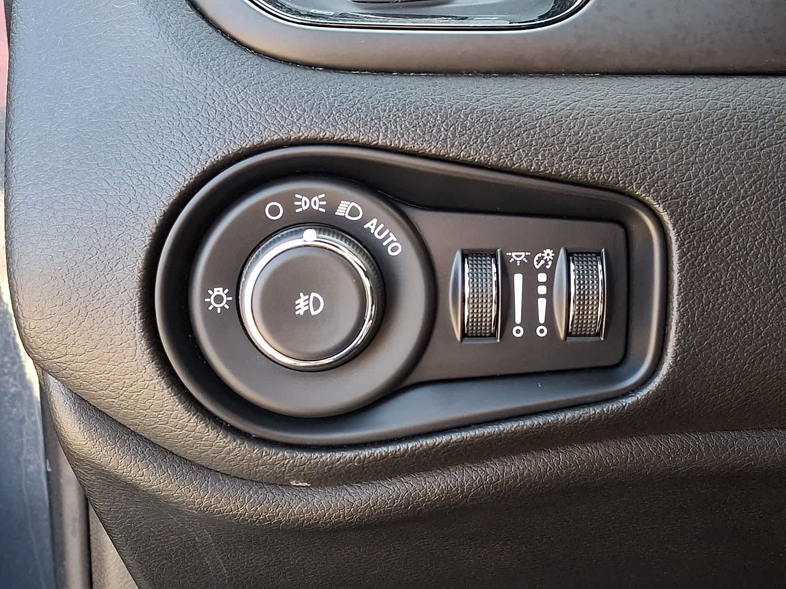 Thumbnail: 2022 Jeep Renegade - 28