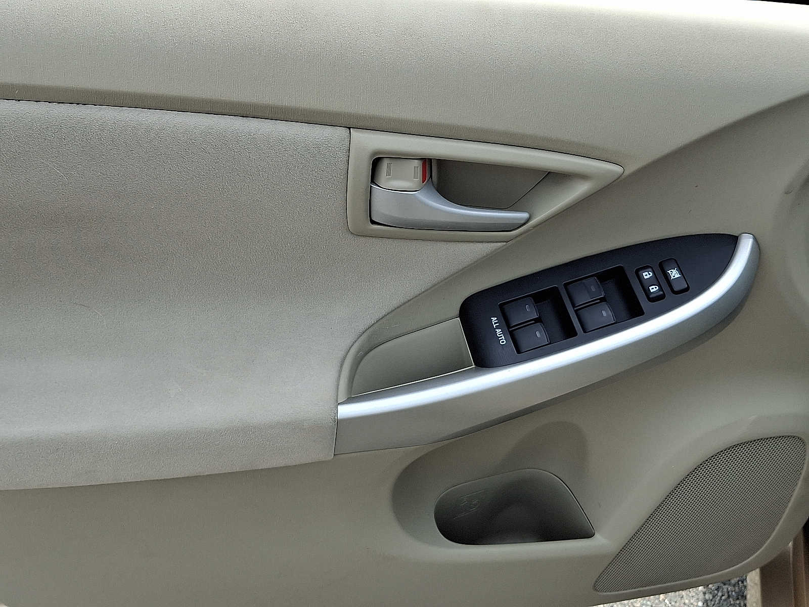 Thumbnail: 2011 Toyota Prius - 12
