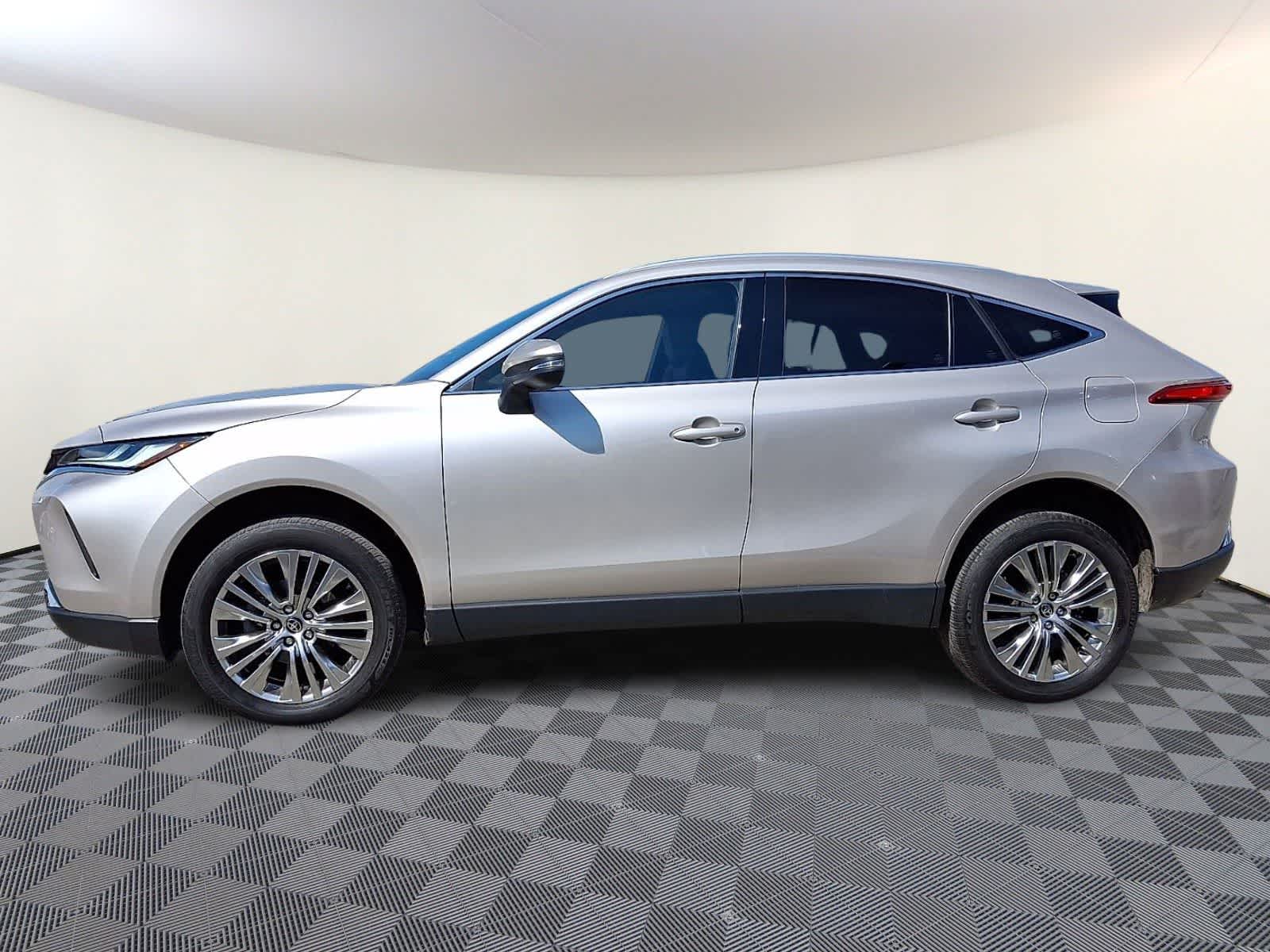 Thumbnail: 2023 Toyota Venza - 10