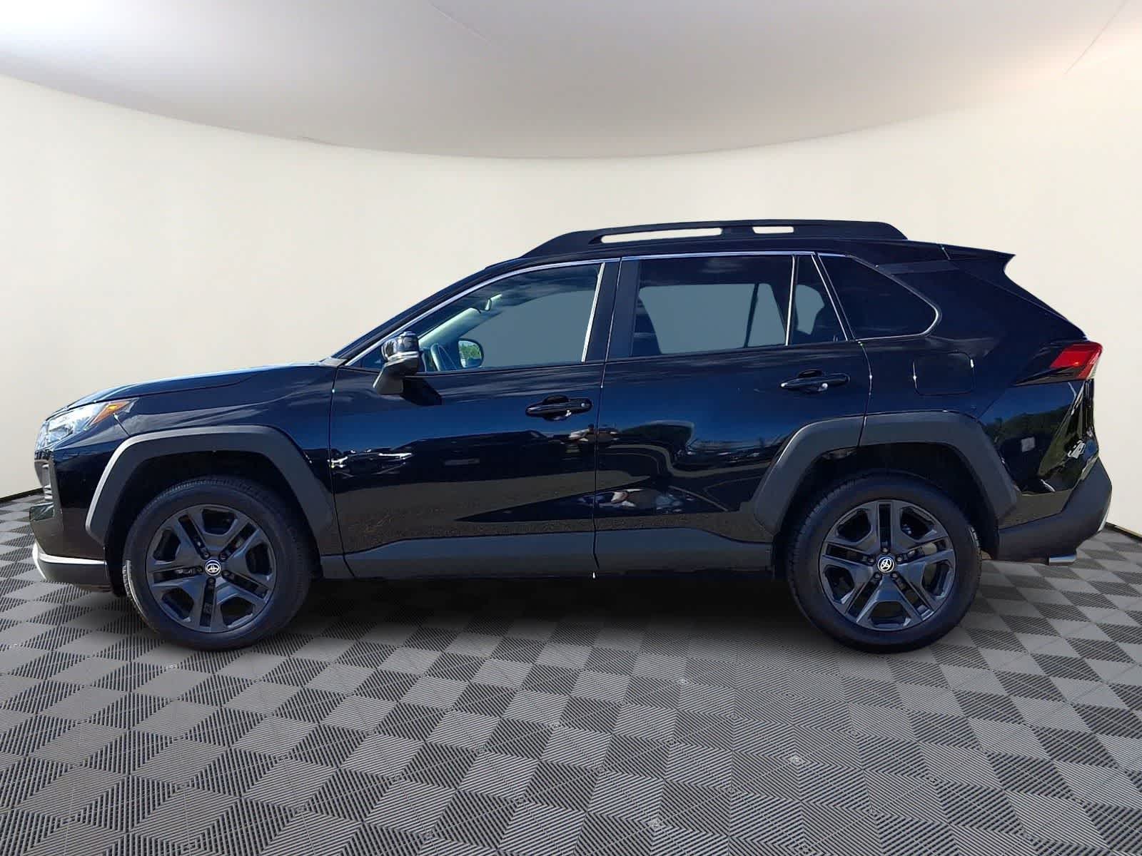 Thumbnail: 2024 Toyota RAV4 - 10