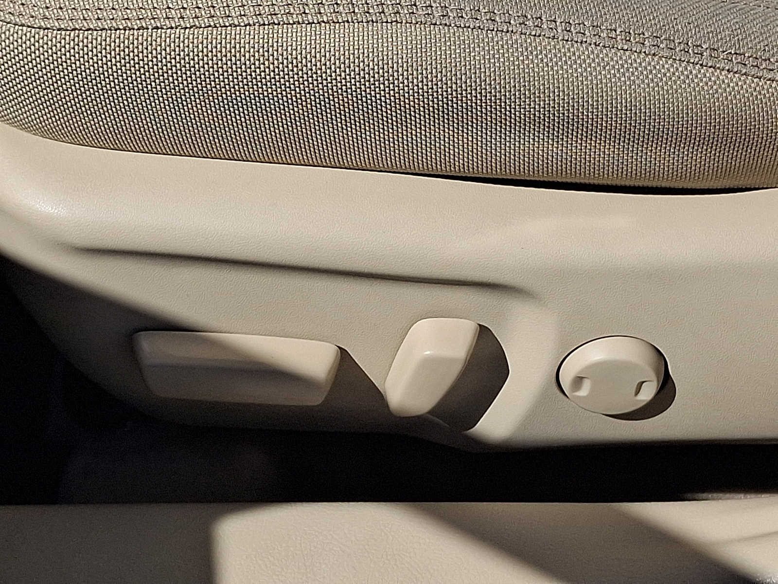 Thumbnail: 2017 Toyota Camry - 28