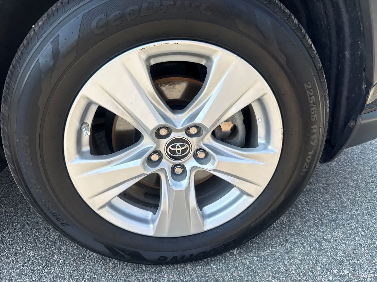 Thumbnail: 2019 Toyota RAV4 - 10
