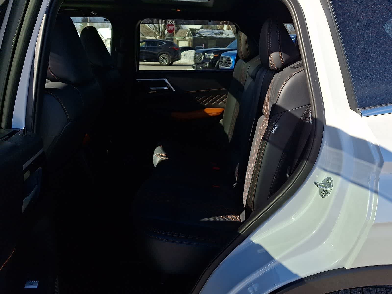 Thumbnail: 2024 Mitsubishi Outlander - 11