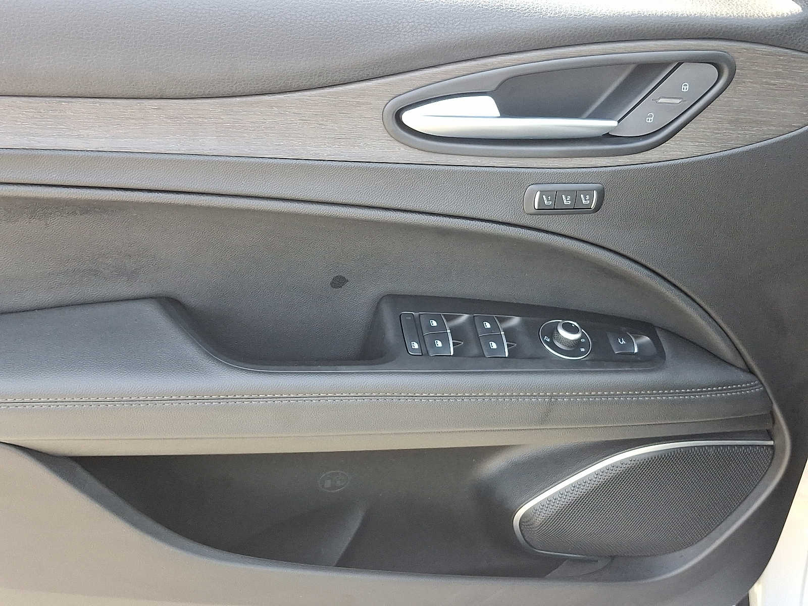 Thumbnail: 2023 Alfa Romeo Stelvio - 12