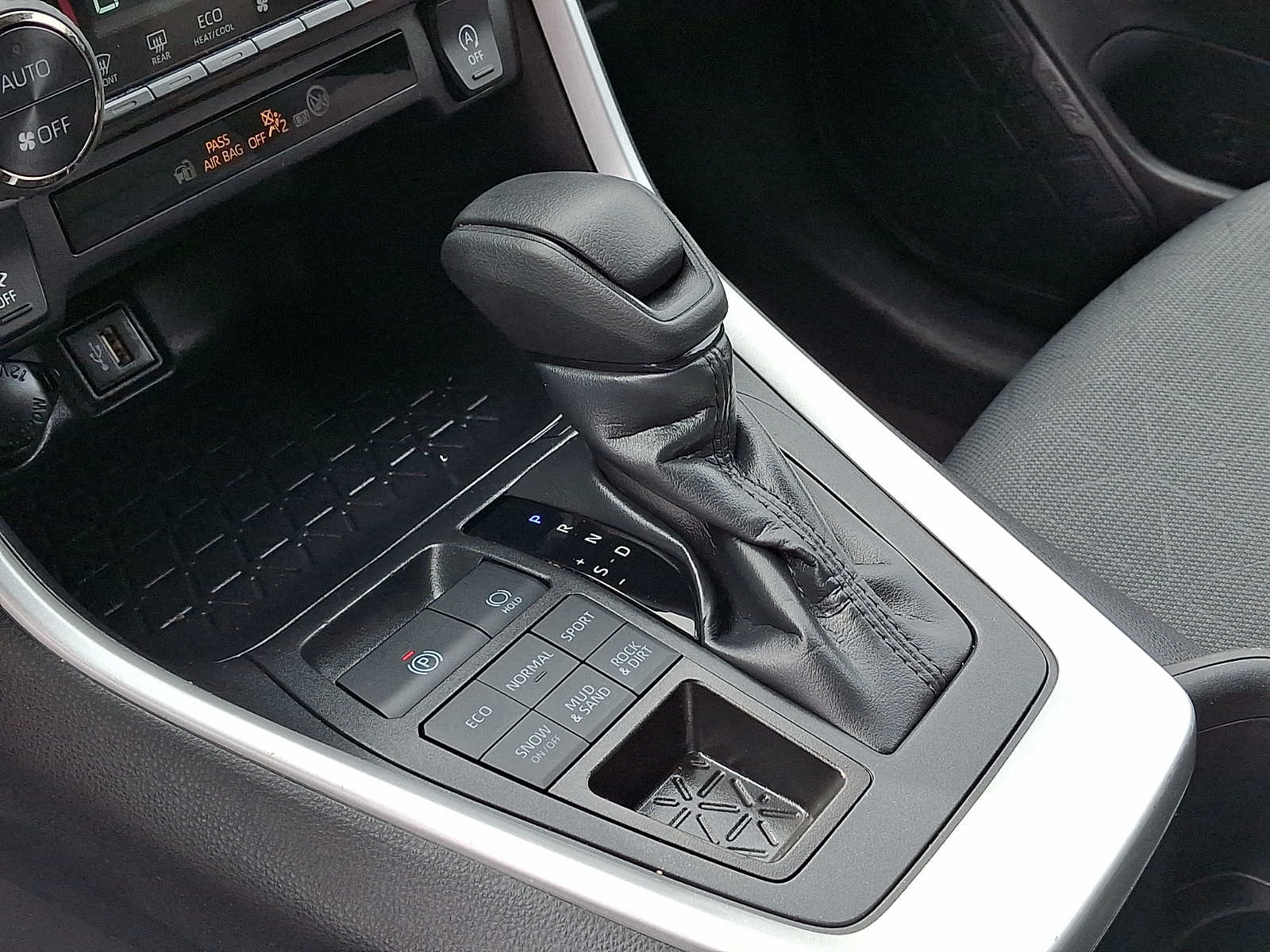 Thumbnail: 2025 Toyota RAV4 - 17