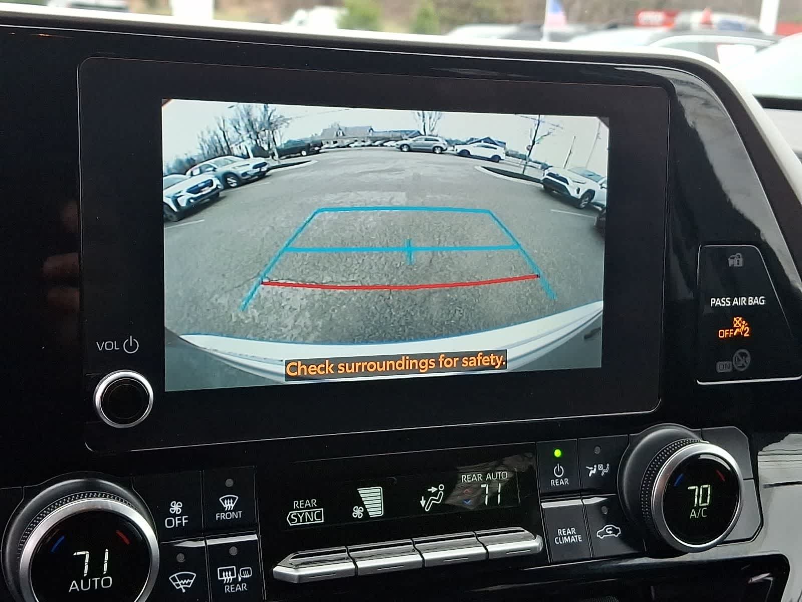 Thumbnail: 2023 Toyota Highlander - 21