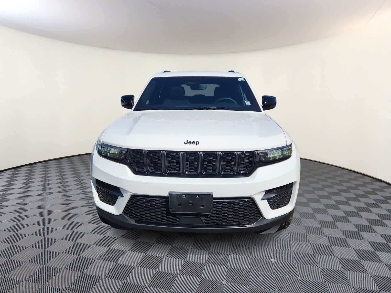 Thumbnail: 2023 Jeep Grand Cherokee - 3