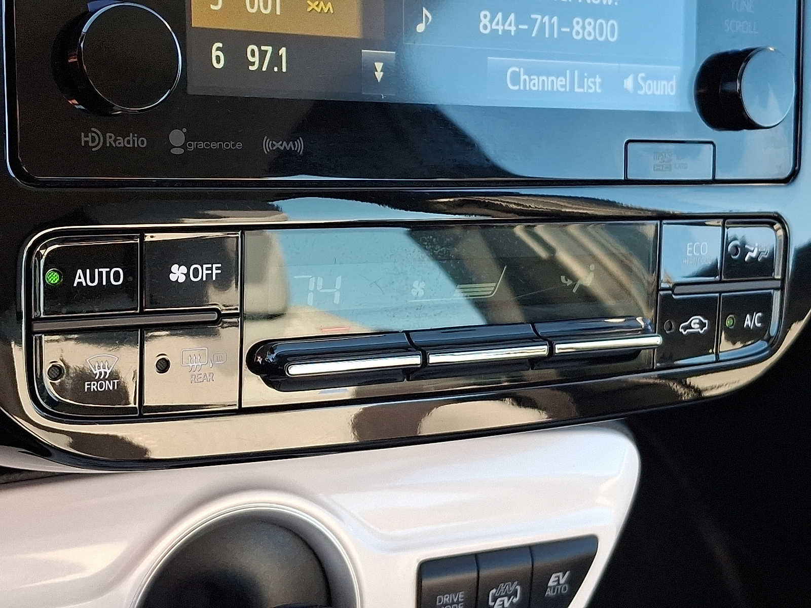 Thumbnail: 2017 Toyota Prius Prime - 18