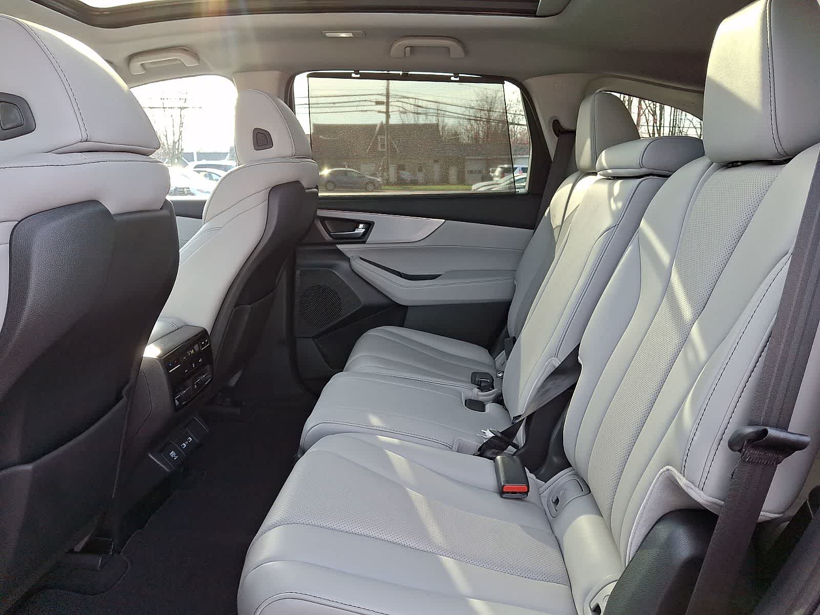 Thumbnail: 2023 Acura MDX - 11