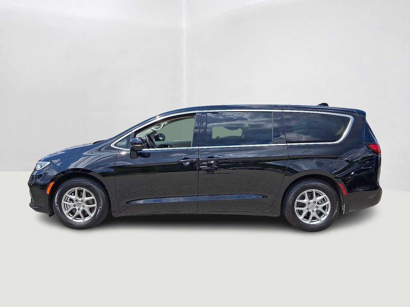 Thumbnail: 2024 Chrysler Pacifica - 8