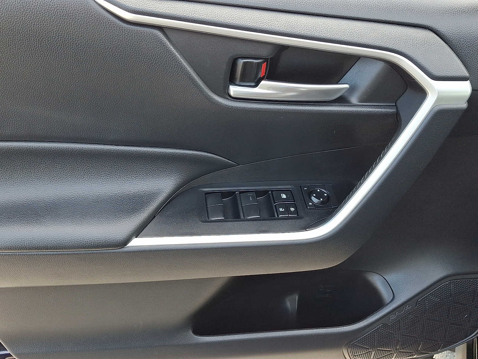 Thumbnail: 2021 Toyota RAV4 - 14