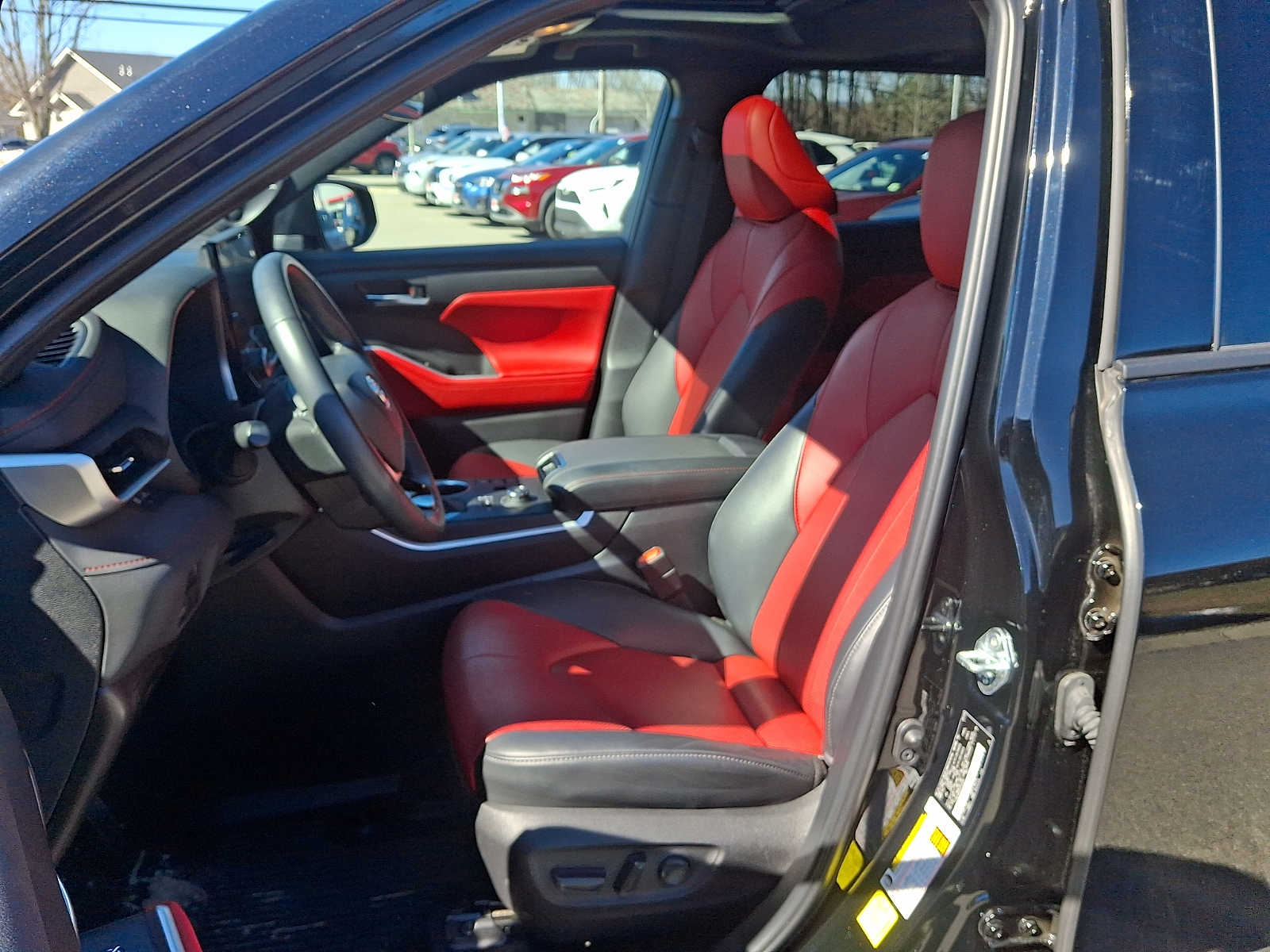 Thumbnail: 2024 Toyota Highlander - 18